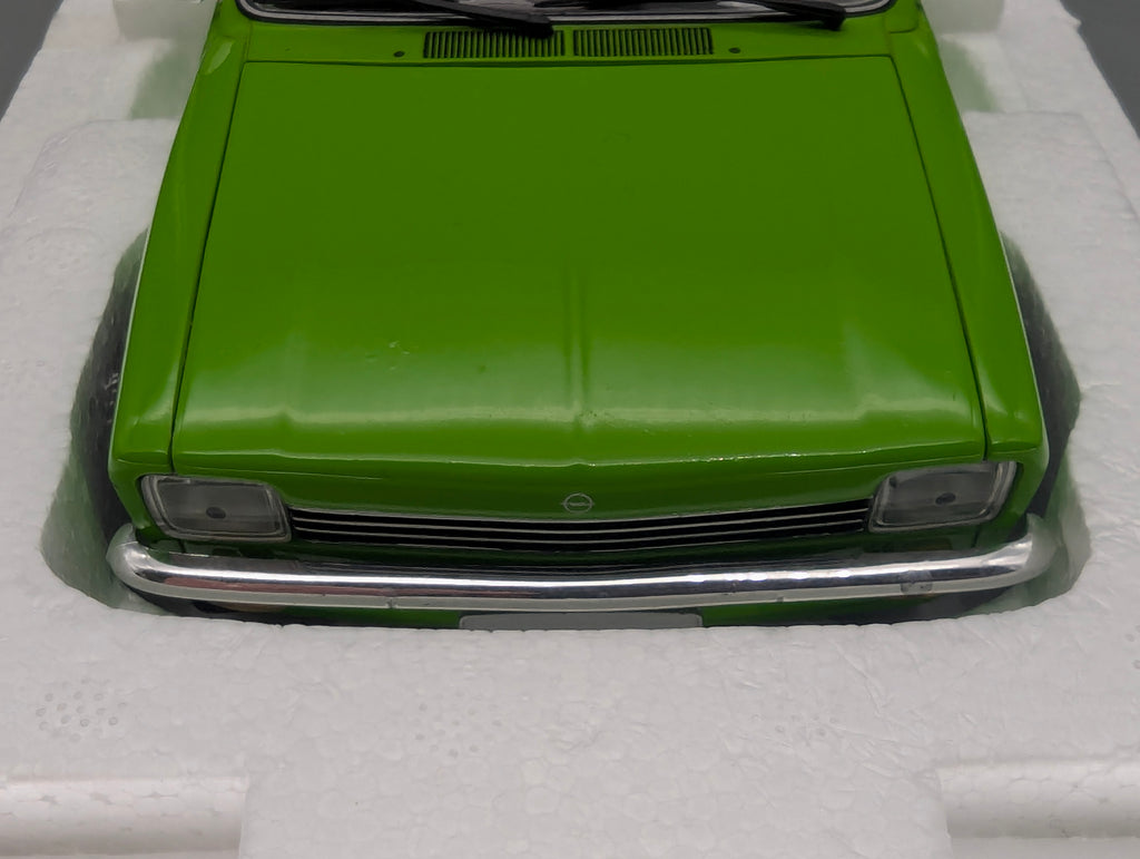 Modellautos 1:18 Minichamps Opel Kadett C Coupe 1976 Grün mit OVP