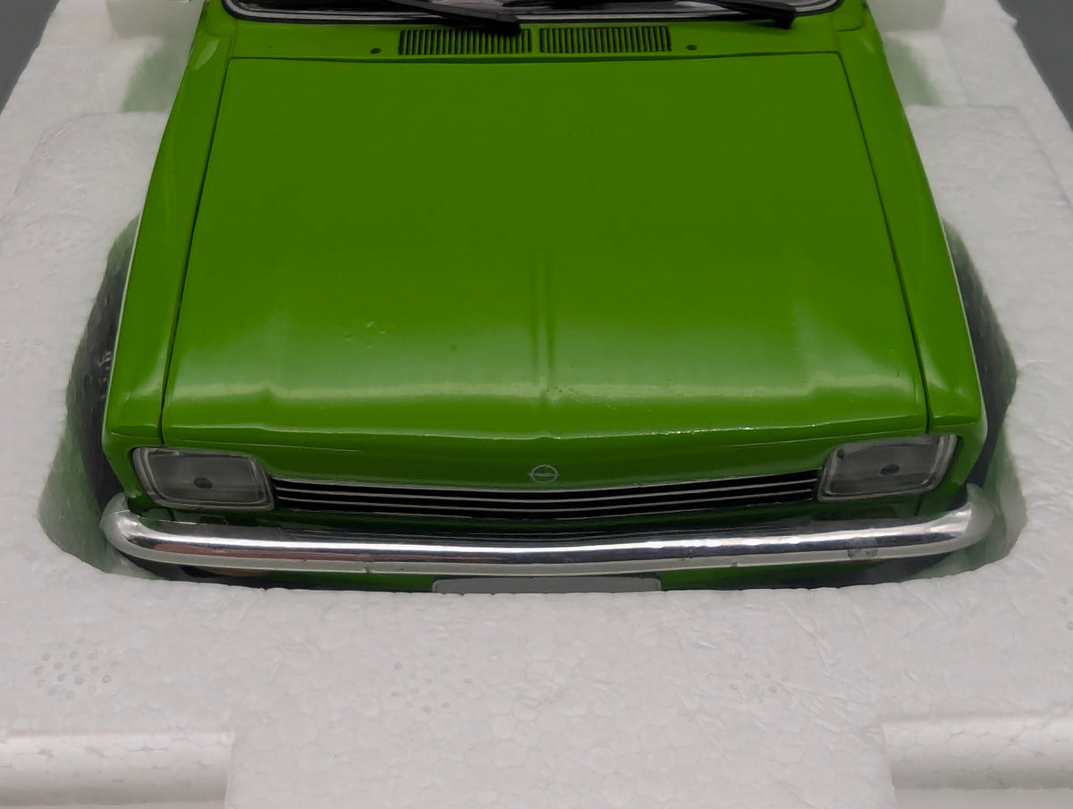 Modellautos 1:18 Minichamps Opel Kadett C Coupe 1976 Grün mit OVP