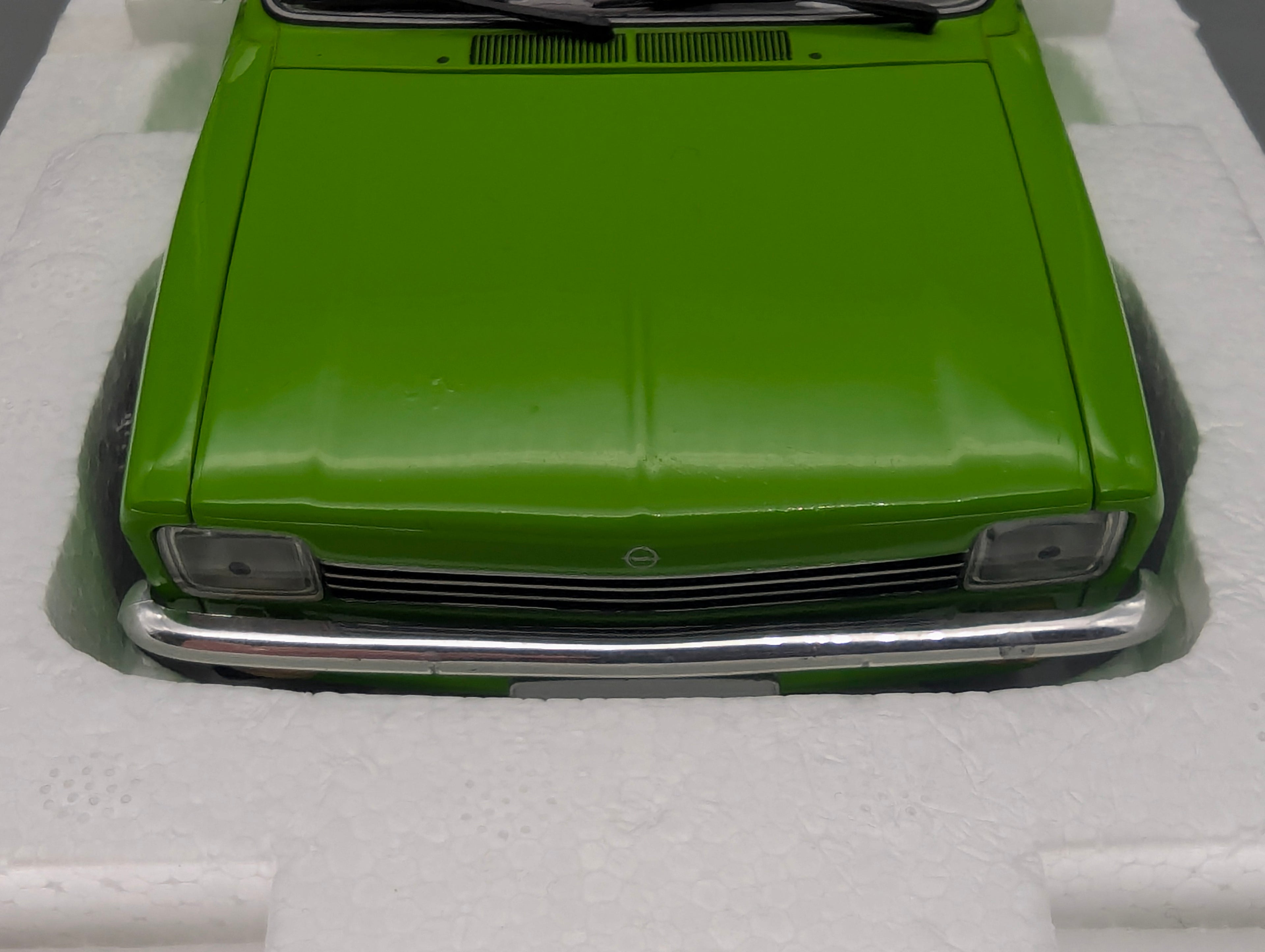 Modellautos 1:18 Minichamps Opel Kadett C Coupe 1976 Grün mit OVP