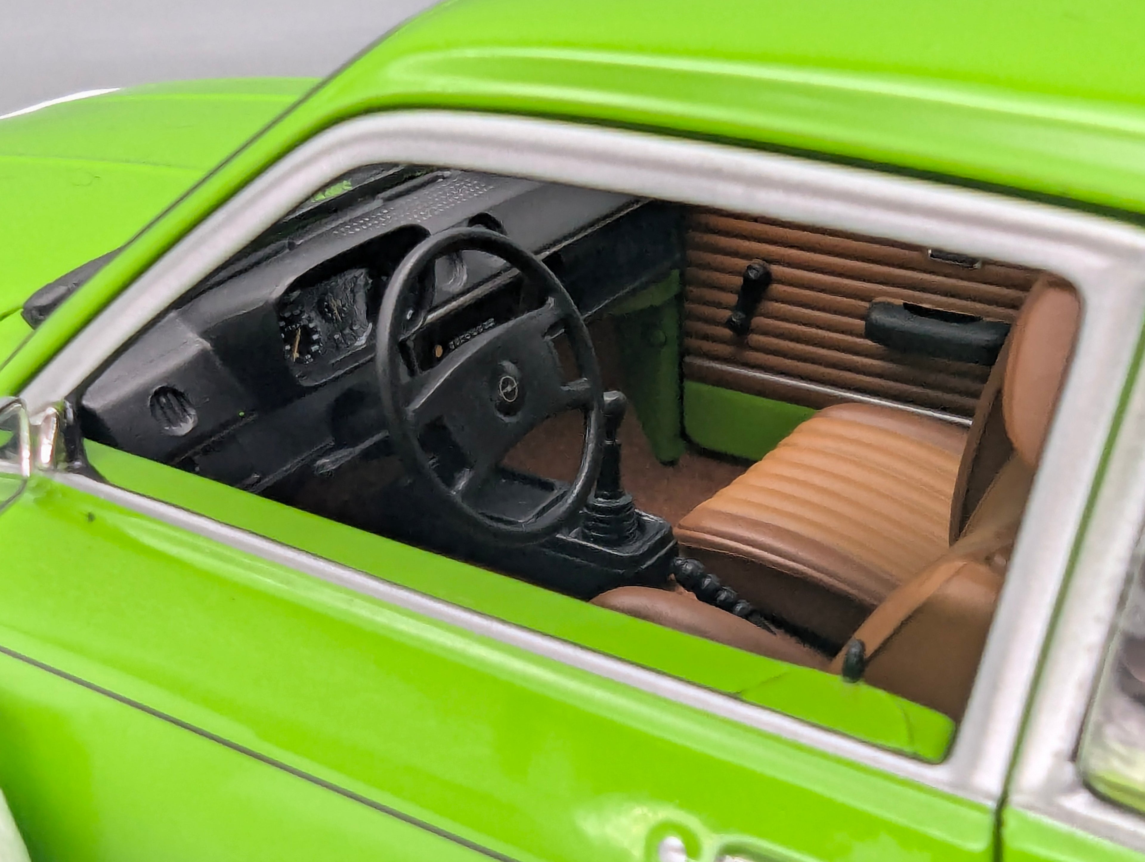 Modellautos 1:18 Minichamps Opel Kadett C Coupe 1976 Grün mit OVP