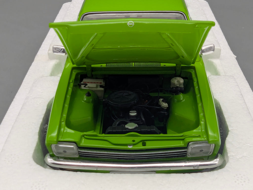 Modellautos 1:18 Minichamps Opel Kadett C Coupe 1976 Grün mit OVP