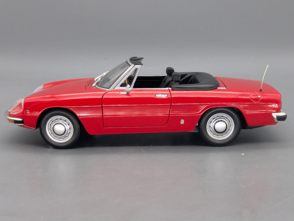 Modellautos 1:18 Minichamps Alfa Romeo 2000 Spider 1970 Rot mit OVP