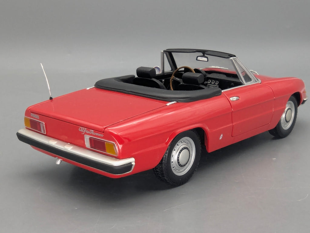 Modellautos 1:18 Minichamps Alfa Romeo 2000 Spider 1970 Rot mit OVP
