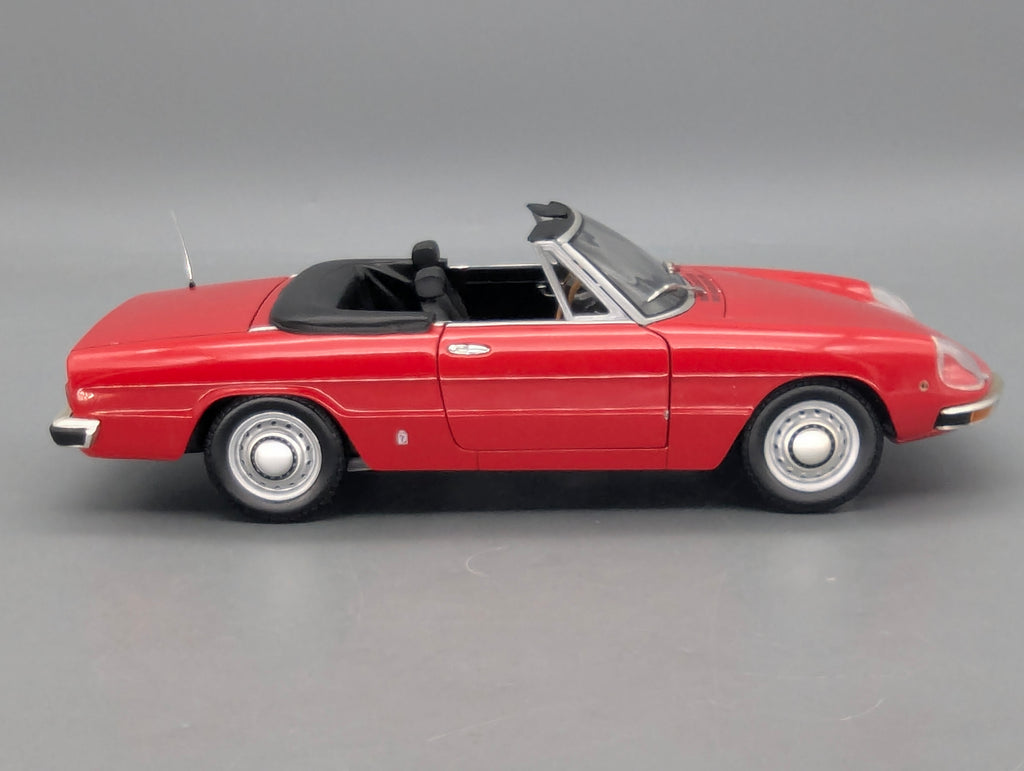 Modellautos 1:18 Minichamps Alfa Romeo 2000 Spider 1970 Rot mit OVP