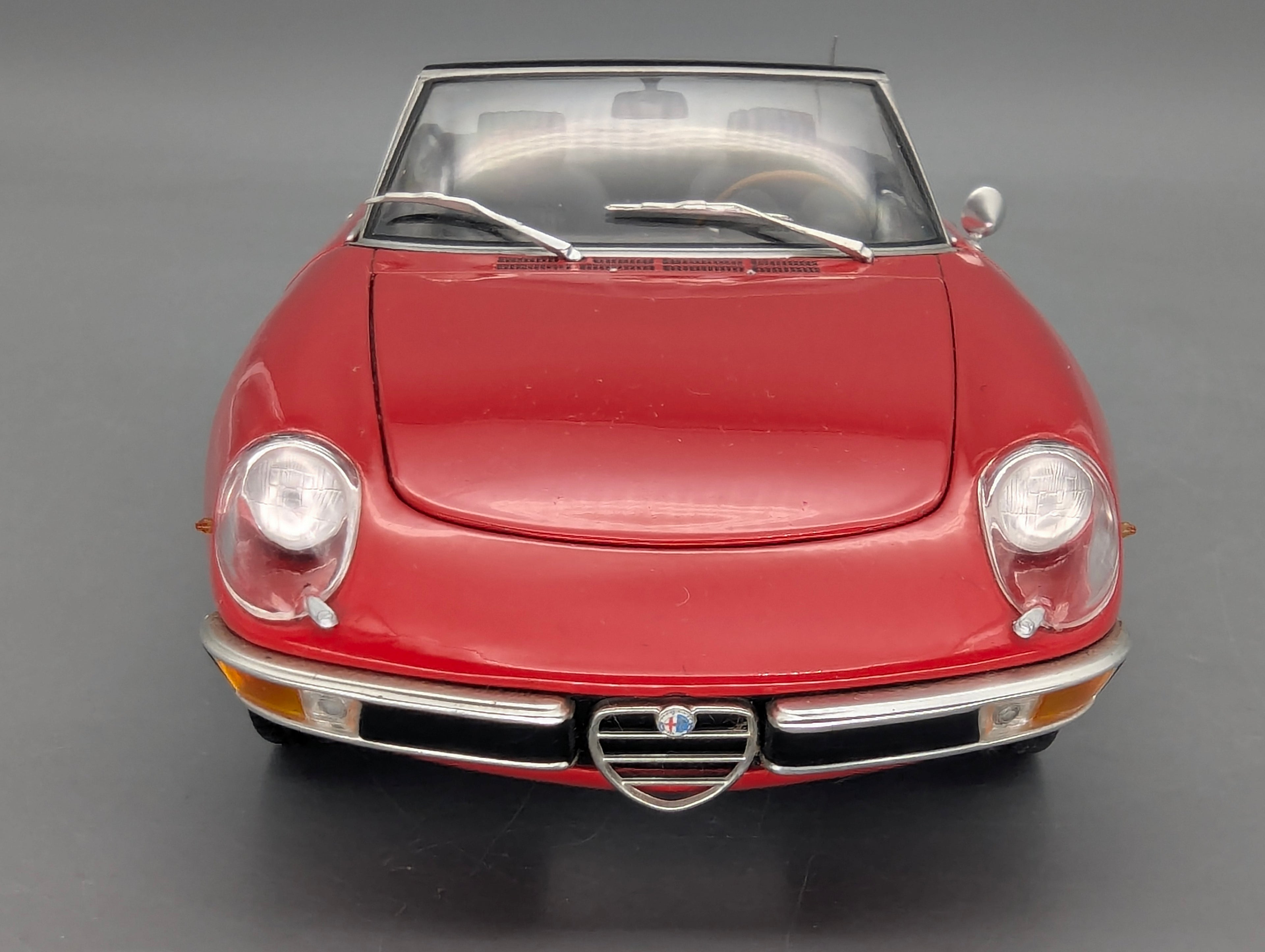 Modellautos 1:18 Minichamps Alfa Romeo 2000 Spider 1970 Rot mit OVP