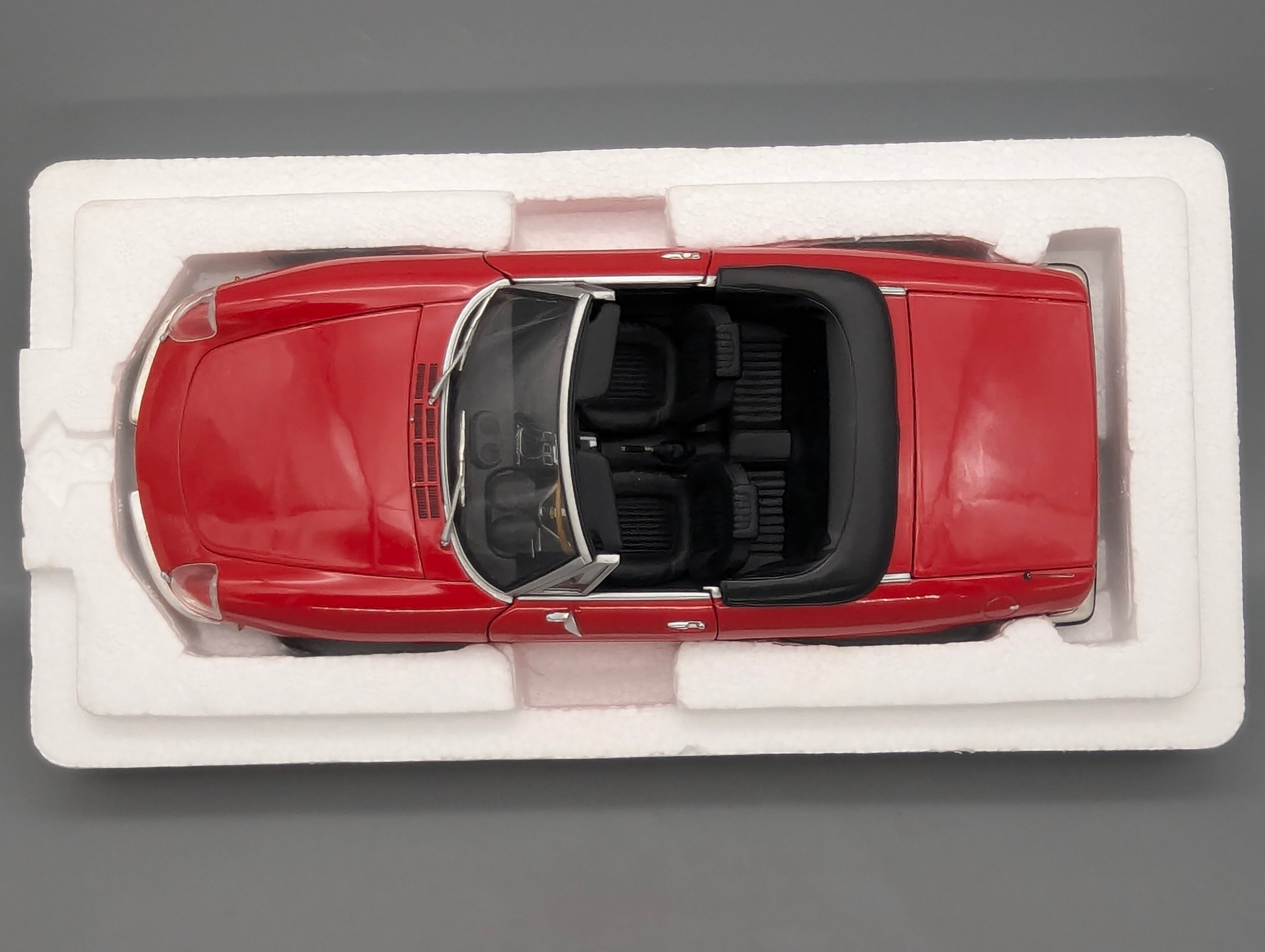 Modellautos 1:18 Minichamps Alfa Romeo 2000 Spider 1970 Rot mit OVP