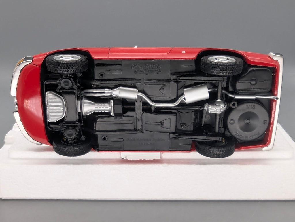 Modellautos 1:18 Minichamps Alfa Romeo 2000 Spider 1970 Rot mit OVP