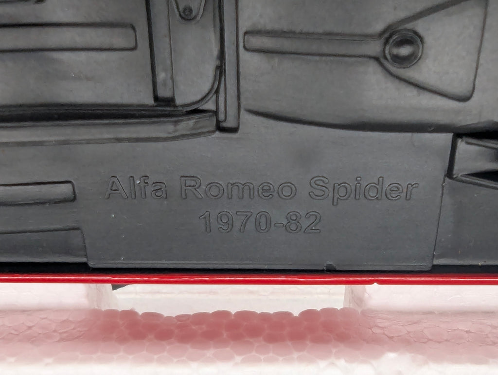 Modellautos 1:18 Minichamps Alfa Romeo 2000 Spider 1970 Rot mit OVP
