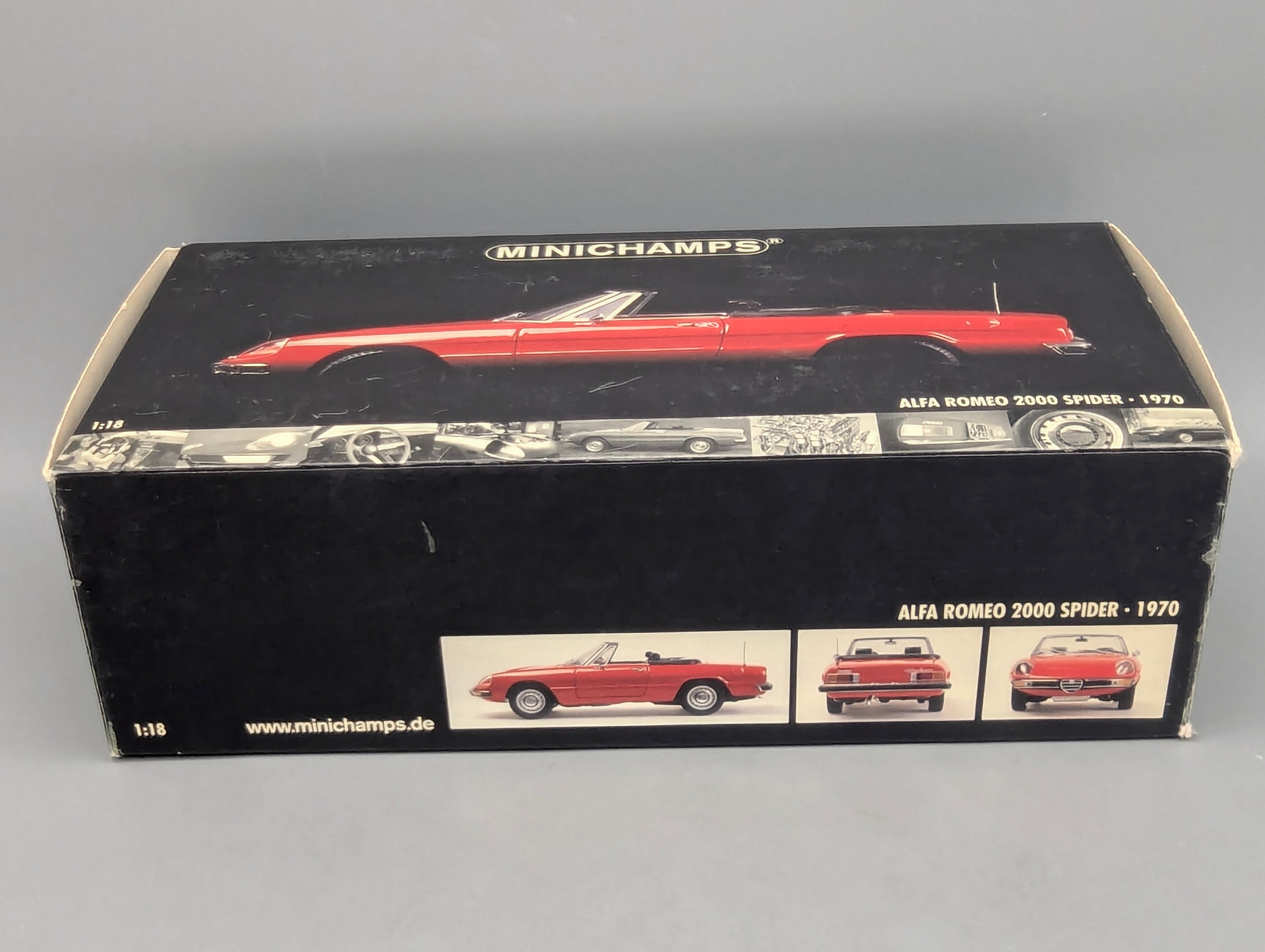 Modellautos 1:18 Minichamps Alfa Romeo 2000 Spider 1970 Rot mit OVP