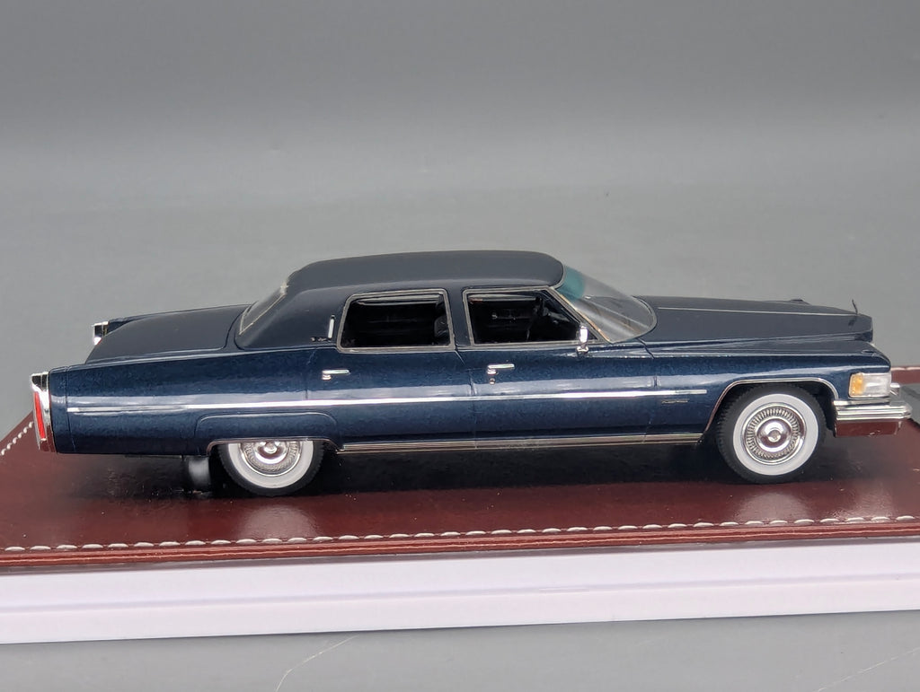 Modellautos 1:43 GIM 017a Cadillac Fleetwood Brougham 1976 Blau 45/150 mit OVP