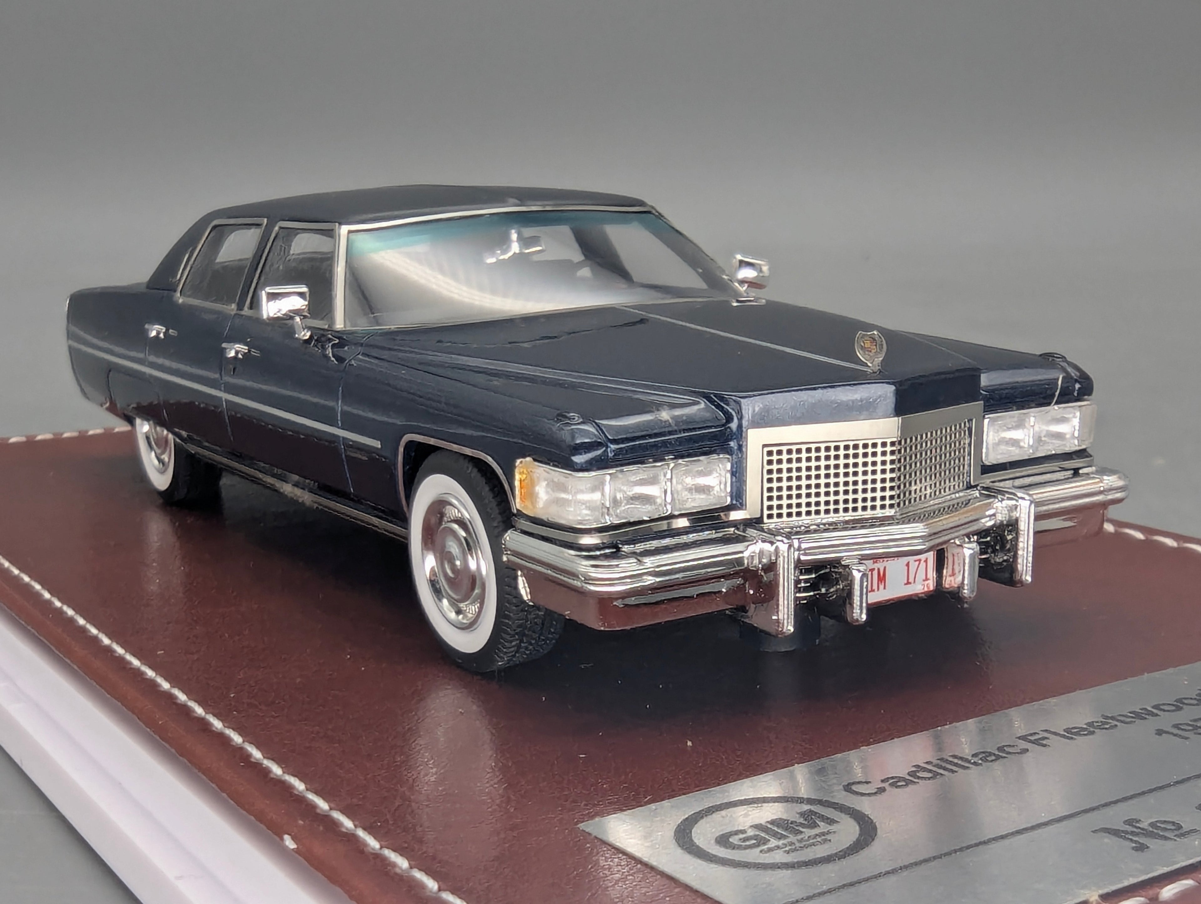 Modellautos 1:43 GIM 017a Cadillac Fleetwood Brougham 1976 Blau 45/150 mit OVP