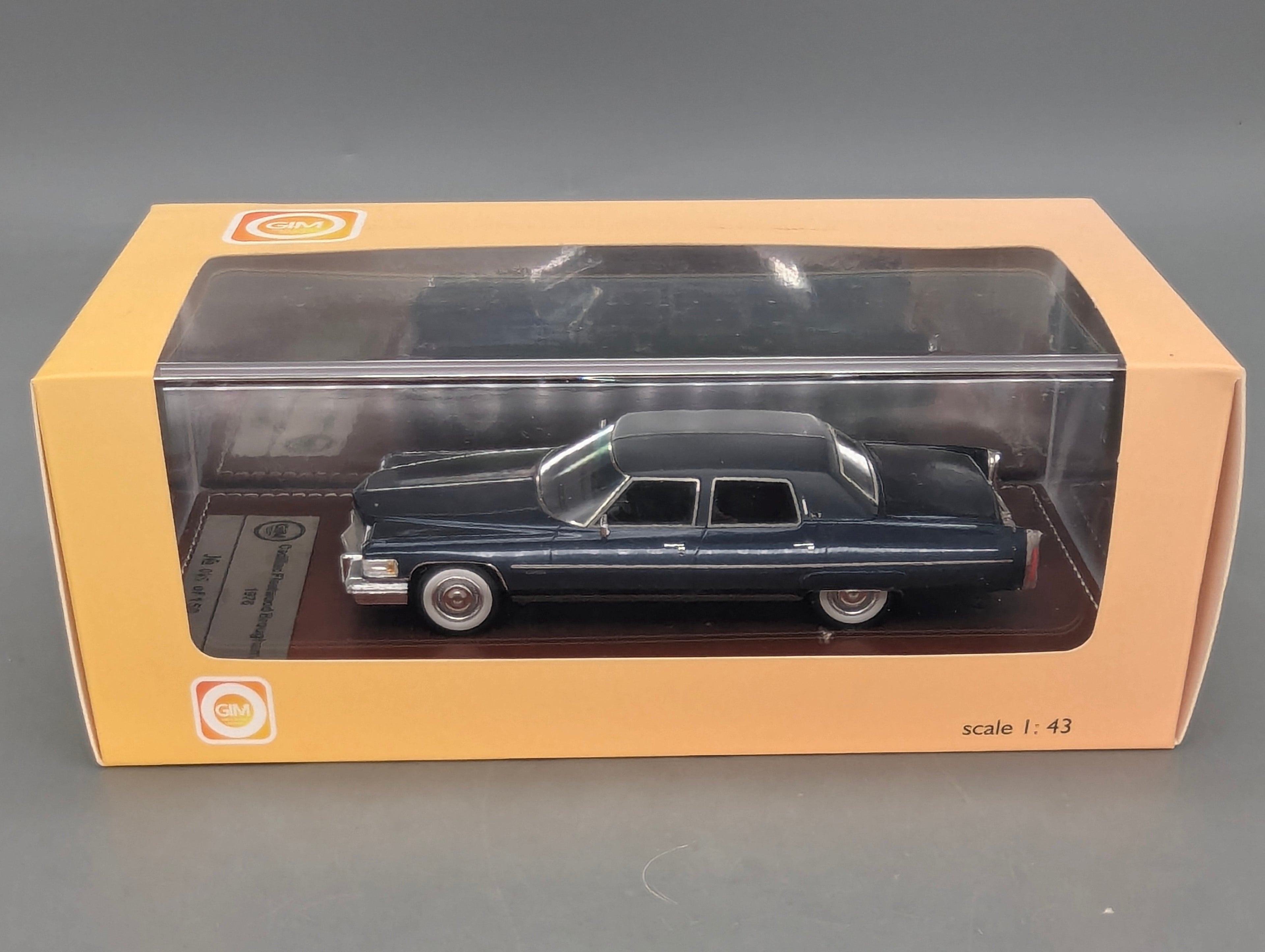 Modellautos 1:43 GIM 017a Cadillac Fleetwood Brougham 1976 Blau 45/150 mit OVP