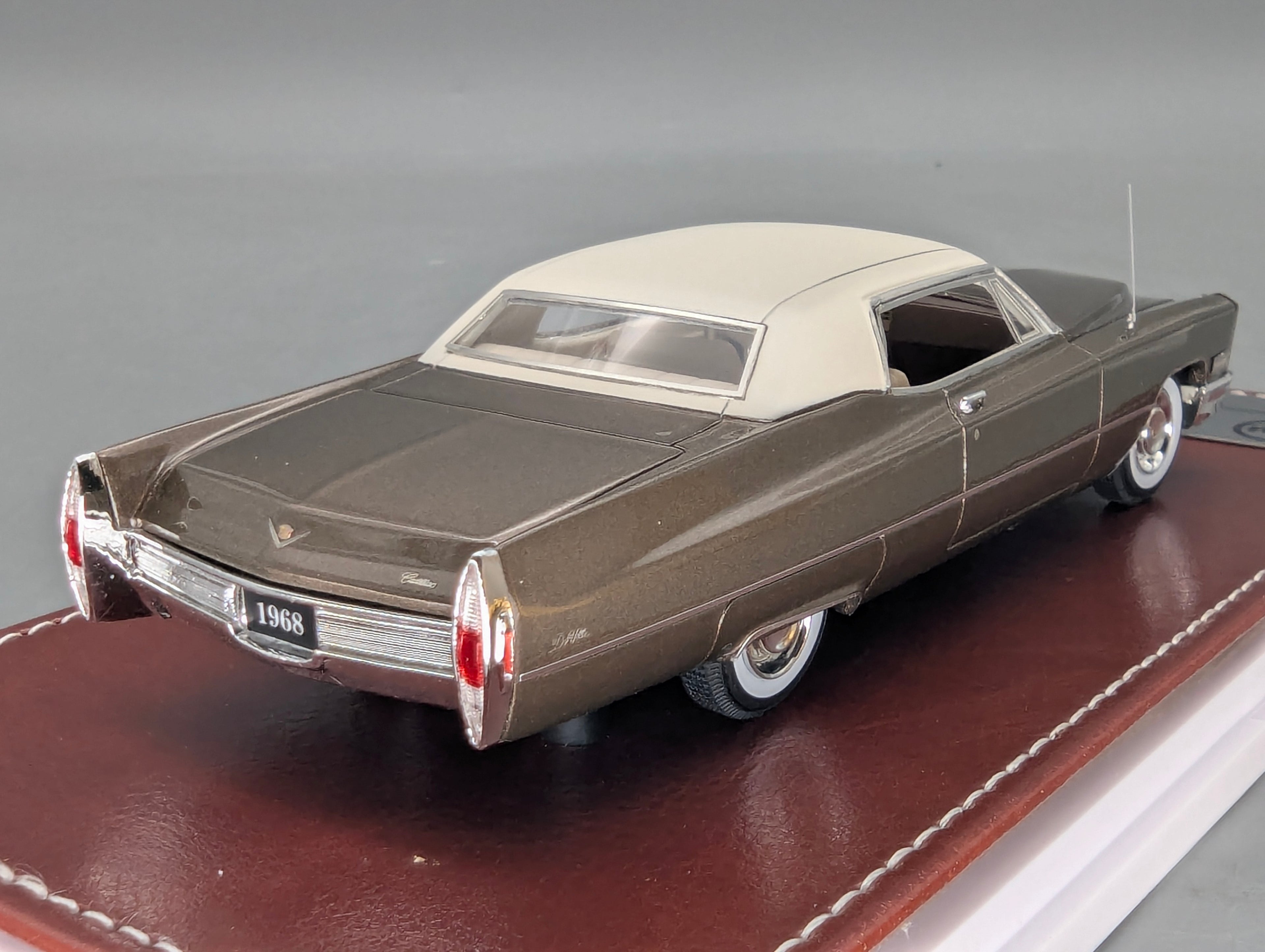 Modellautos 1:43 GIM 002b Cadillac Coupe de Ville 1968 Braun 029/150 mit OVP