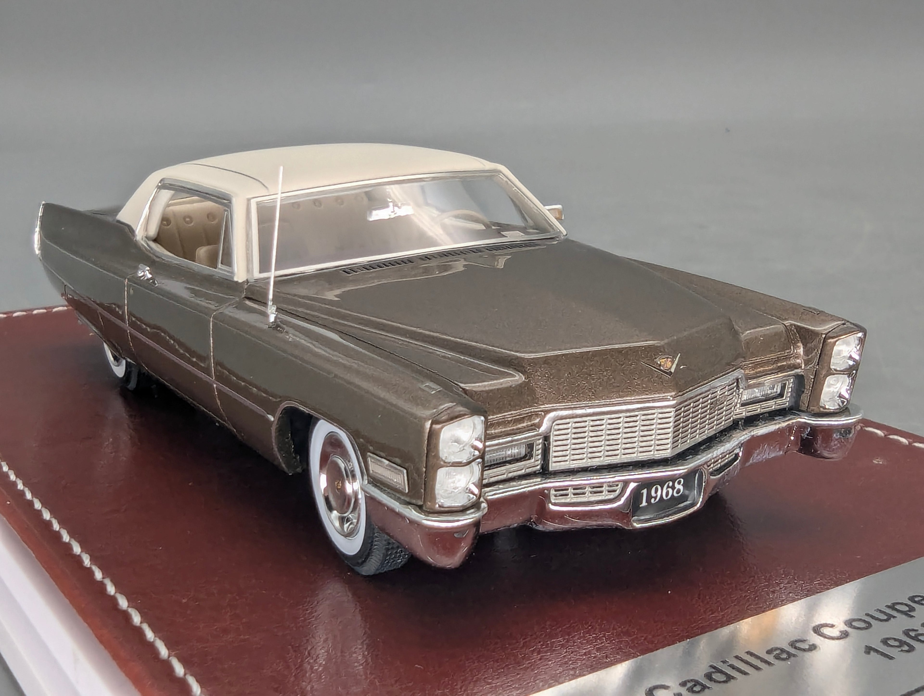 Modellautos 1:43 GIM 002b Cadillac Coupe de Ville 1968 Braun 029/150 mit OVP