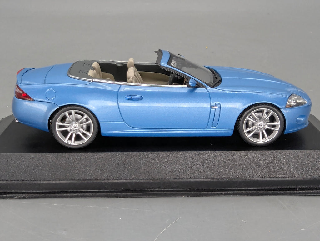 Model Cars 1:43 Minichamps Mercedes Benz SL65 AMG Black Series Silver with original packaging