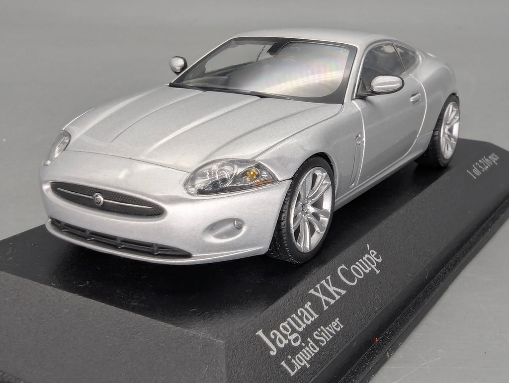 Modellautos 1:43 Minichamps Jaguar XK Coupe 2006 Liquid Silver mit OVP