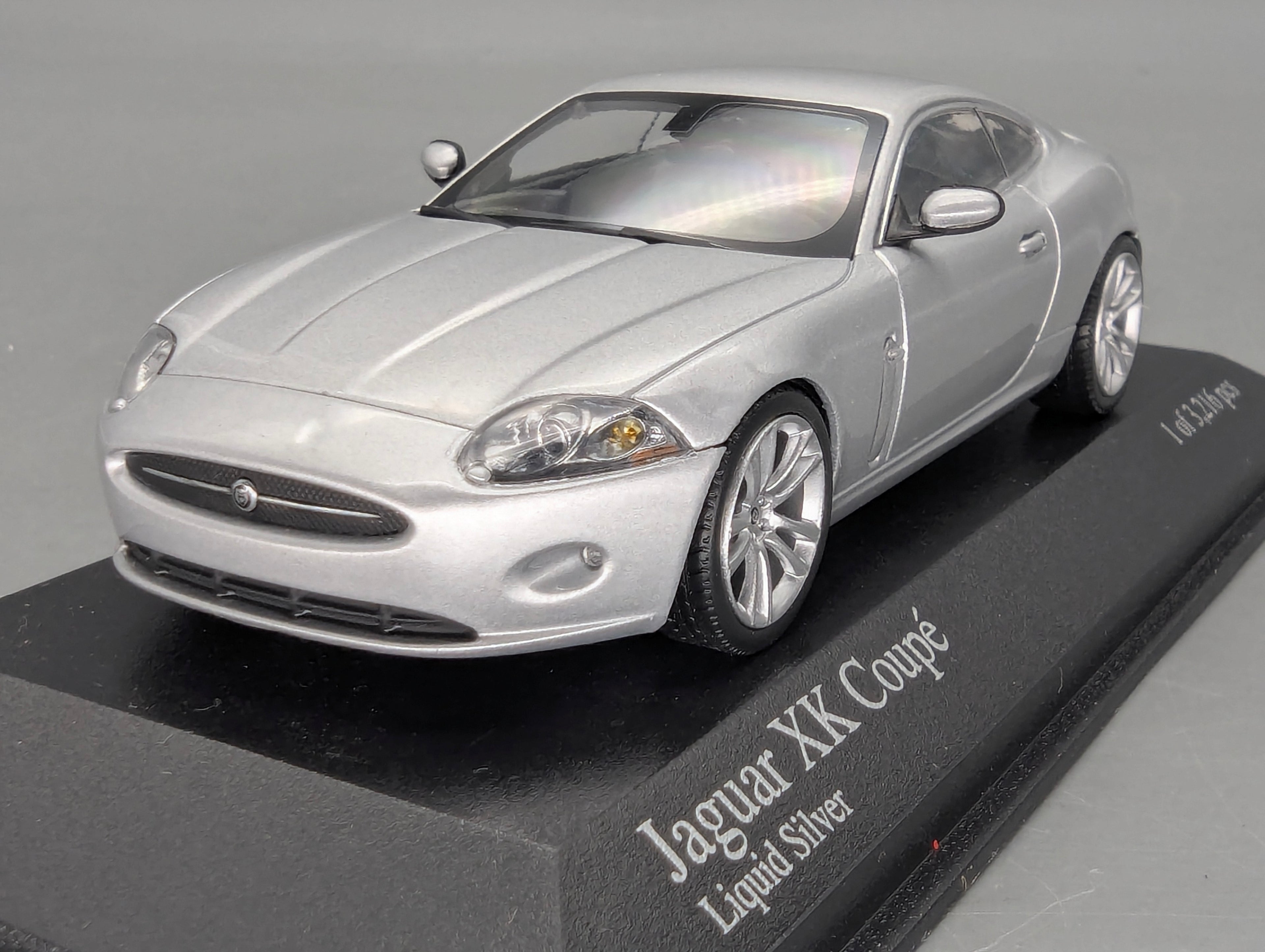 Modellautos 1:43 Minichamps Jaguar XK Coupe 2006 Liquid Silver mit OVP