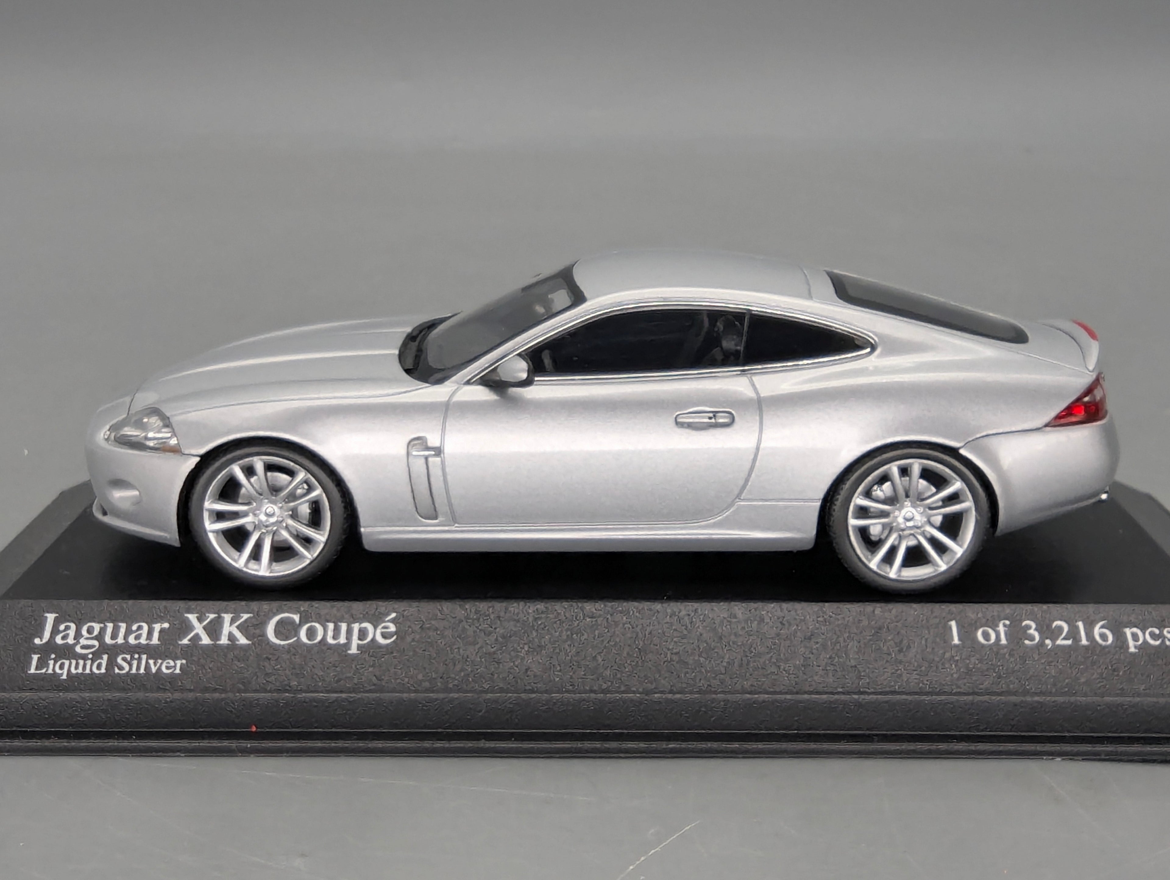 Modellautos 1:43 Minichamps Jaguar XK Coupe 2006 Liquid Silver mit OVP