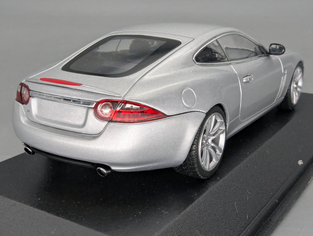 Modellautos 1:43 Minichamps Jaguar XK Coupe 2006 Liquid Silver mit OVP
