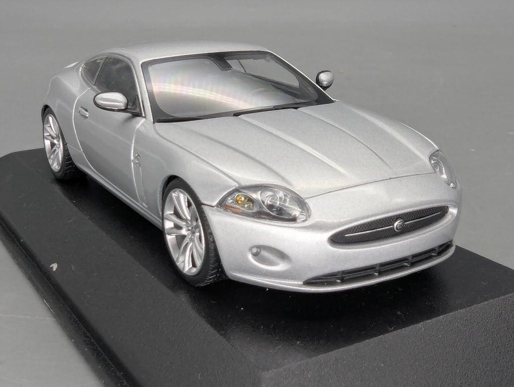 Modellautos 1:43 Minichamps Jaguar XK Coupe 2006 Liquid Silver mit OVP