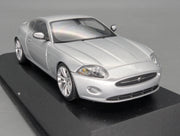 Modellautos 1:43 Minichamps Jaguar XK Coupe 2006 Liquid Silver mit OVP