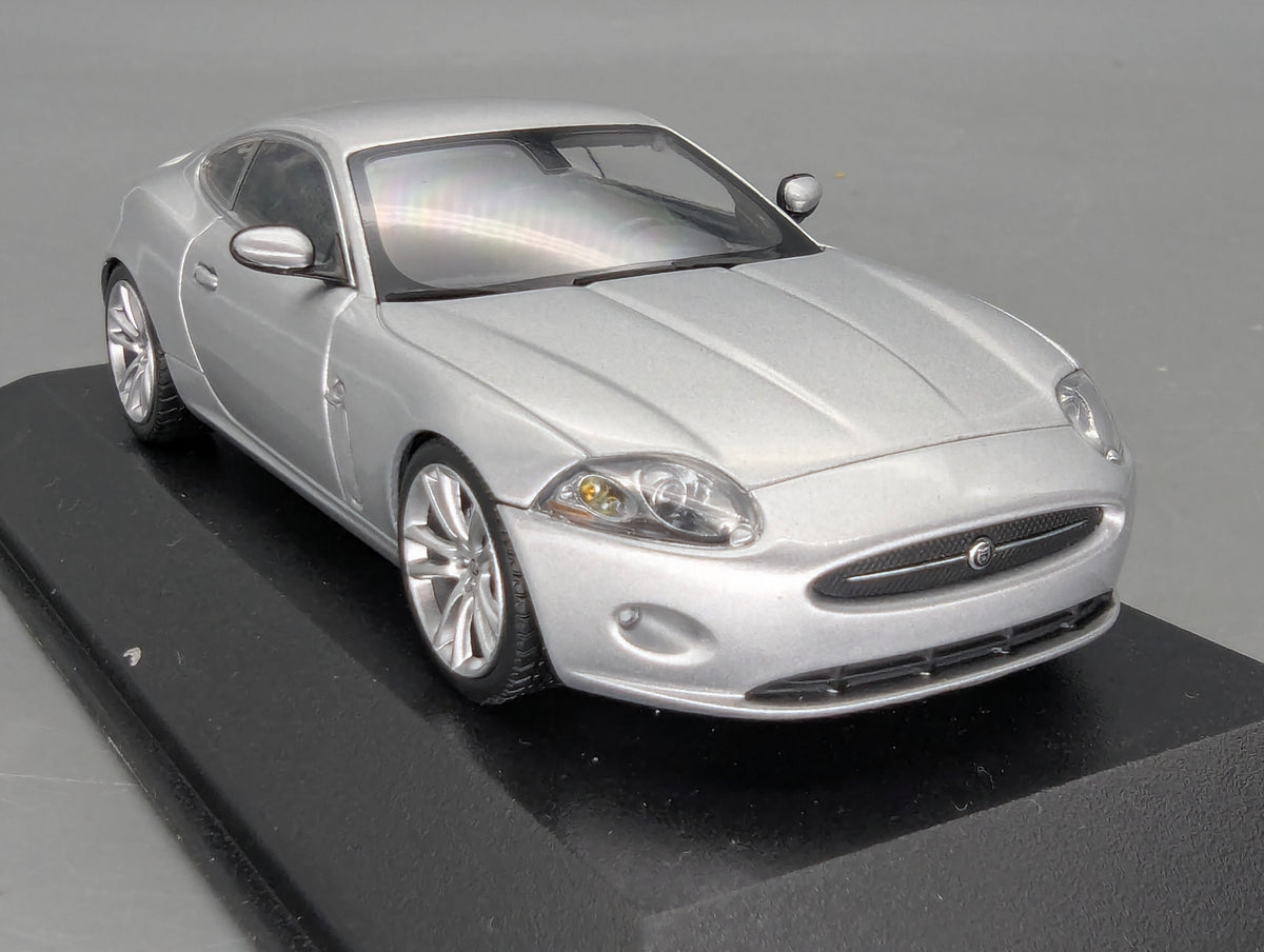 Modellautos 1:43 Minichamps Jaguar XK Coupe 2006 Liquid Silver mit OVP