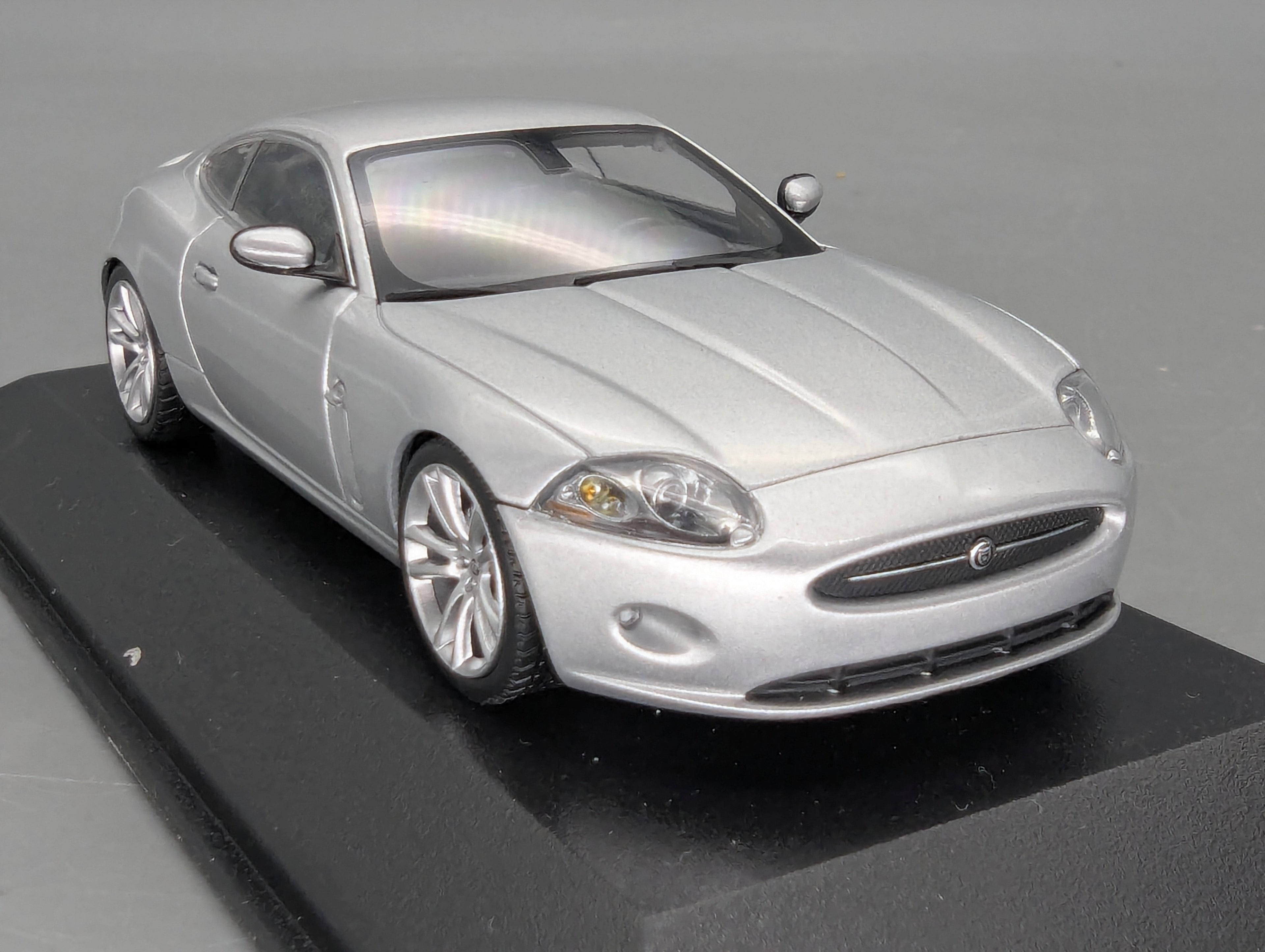 Modellautos 1:43 Minichamps Jaguar XK Coupe 2006 Liquid Silver mit OVP