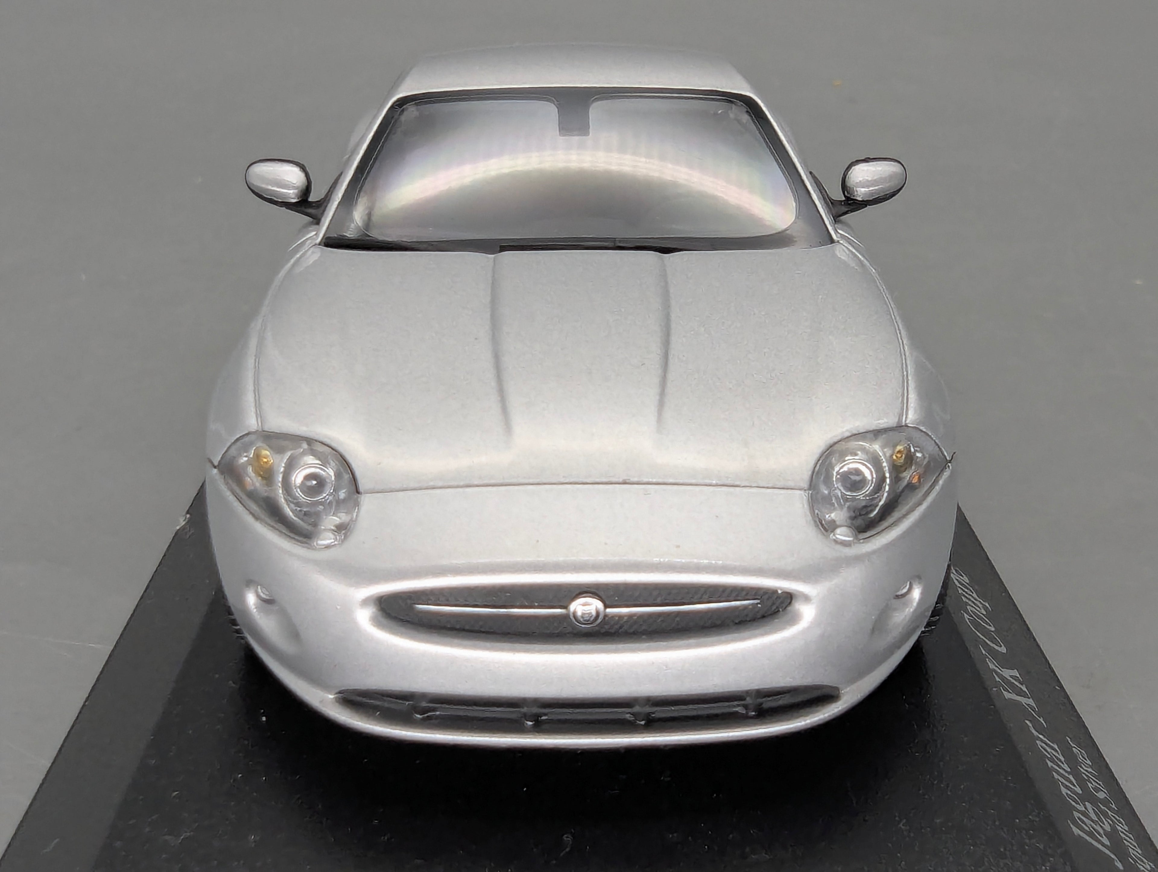 Modellautos 1:43 Minichamps Jaguar XK Coupe 2006 Liquid Silver mit OVP
