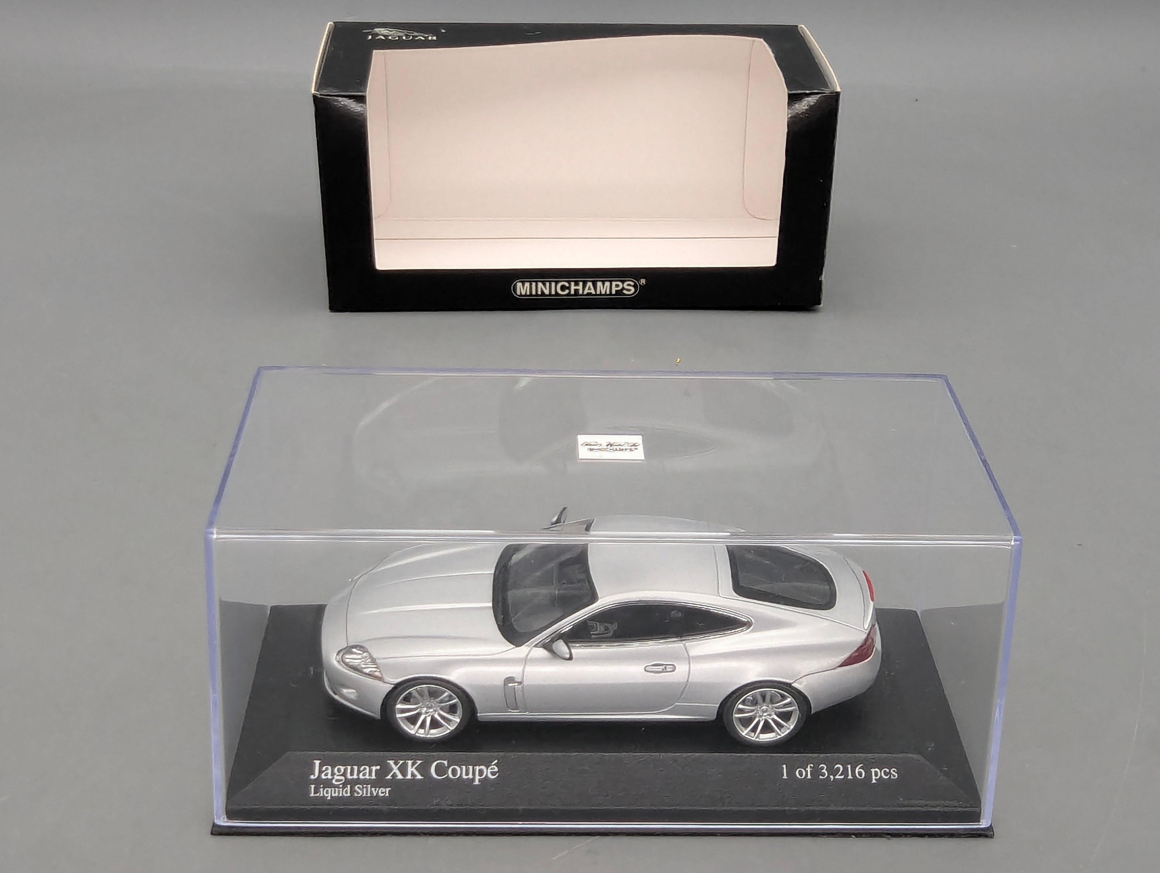 Modellautos 1:43 Minichamps Jaguar XK Coupe 2006 Liquid Silver mit OVP