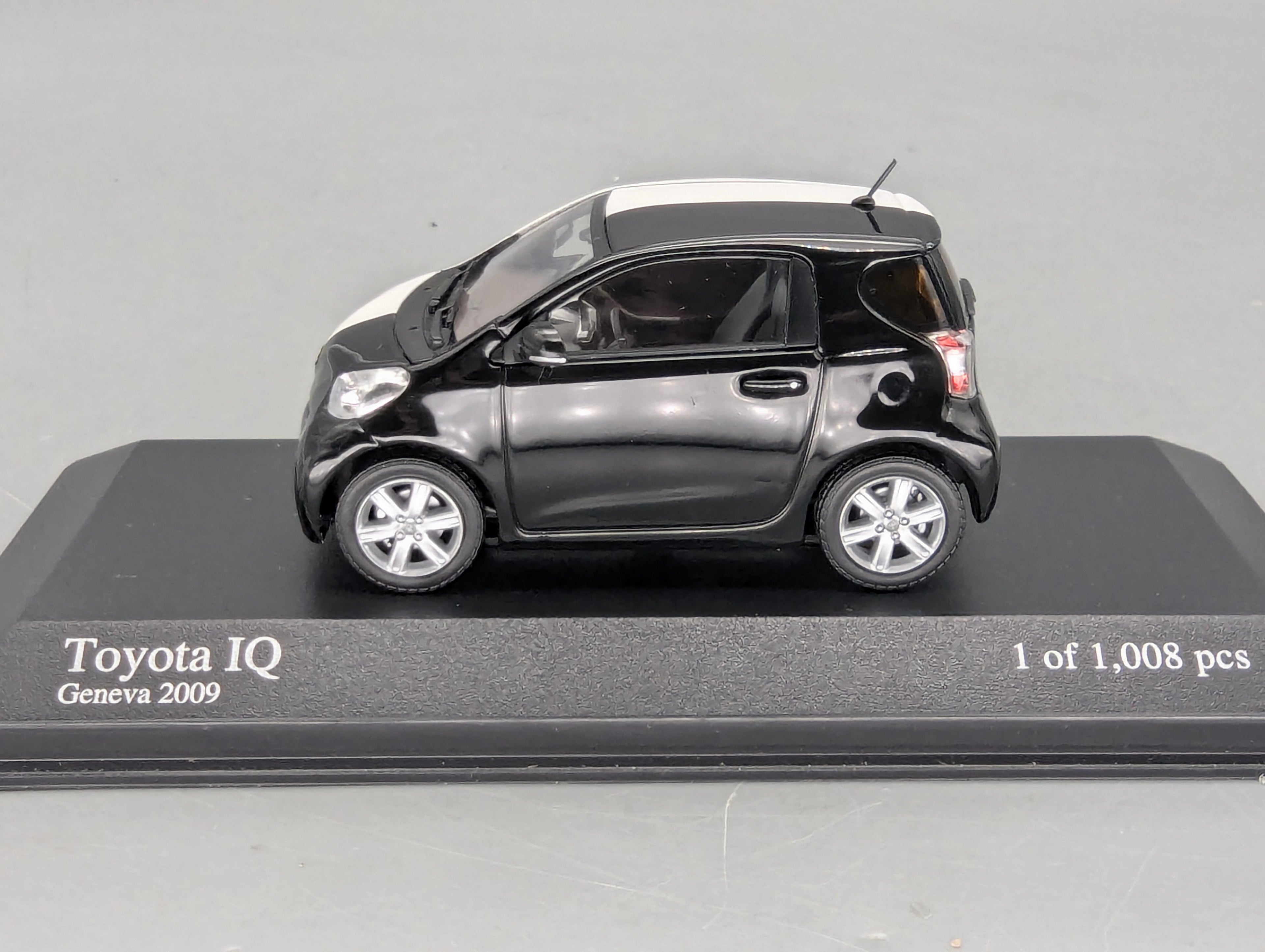 Model Cars 1:43 Minichamps Mercedes Benz SL65 AMG Black Series Silver with original packaging