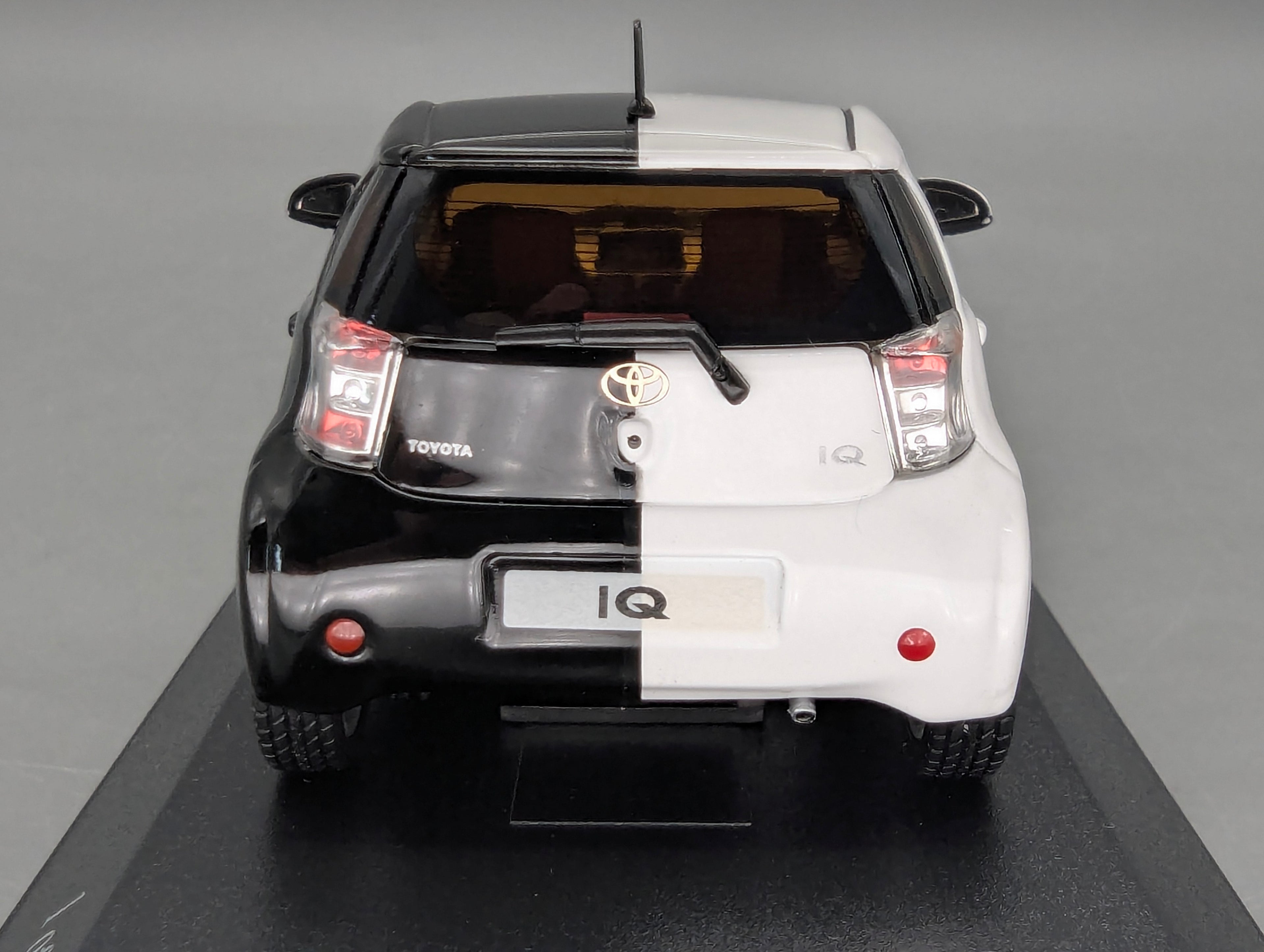 Model Cars 1:43 Minichamps Mercedes Benz SL65 AMG Black Series Silver with original packaging