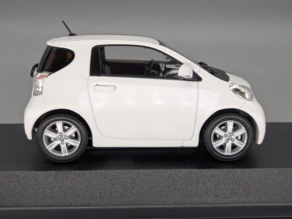 Model Cars 1:43 Minichamps Mercedes Benz SL65 AMG Black Series Silver with original packaging