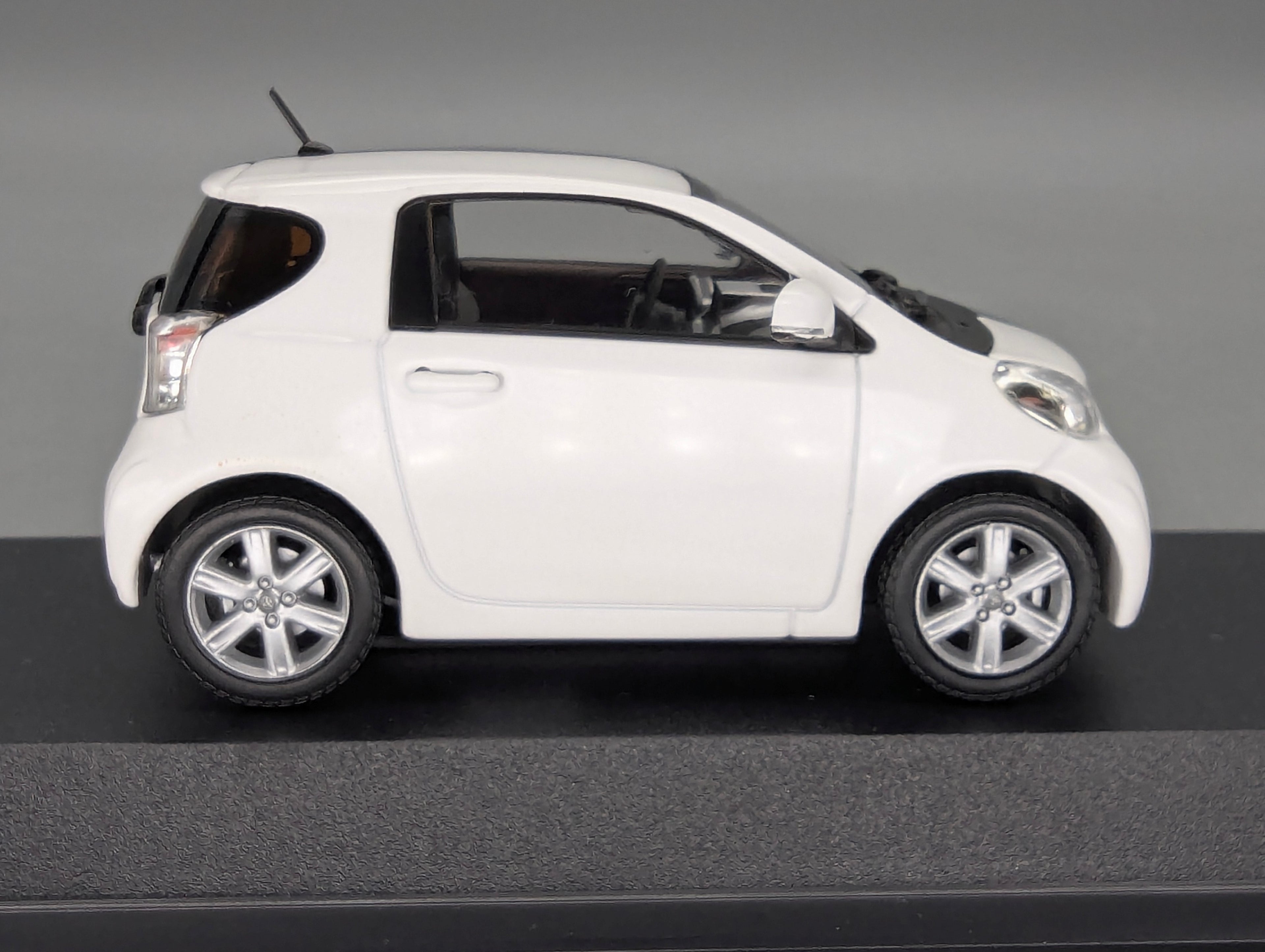 Model Cars 1:43 Minichamps Mercedes Benz SL65 AMG Black Series Silver with original packaging