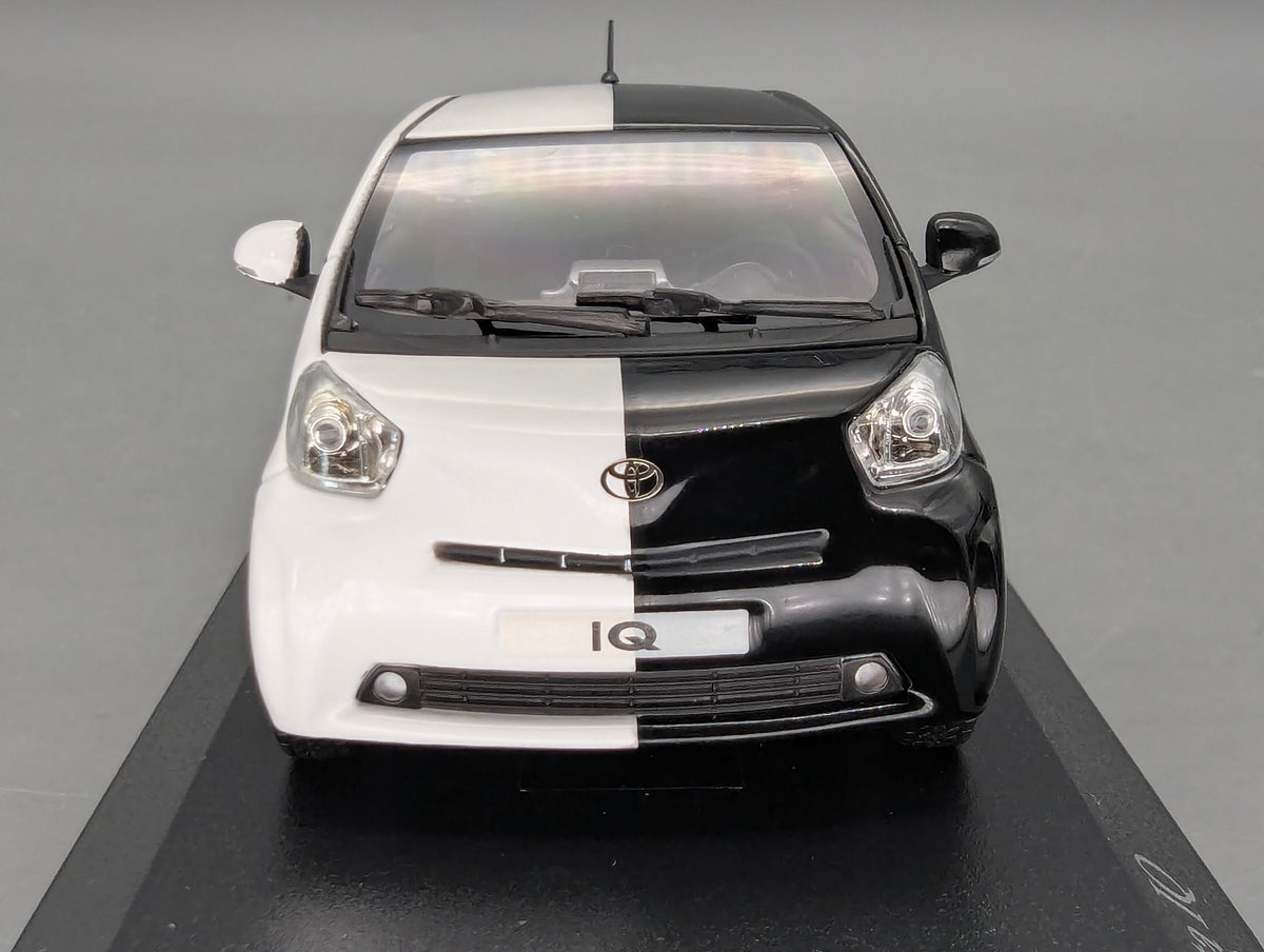 Modellautos 1:43 Minichamps Toyota IQ Geneva Car Show Genf 2009 Black / White mit OVP