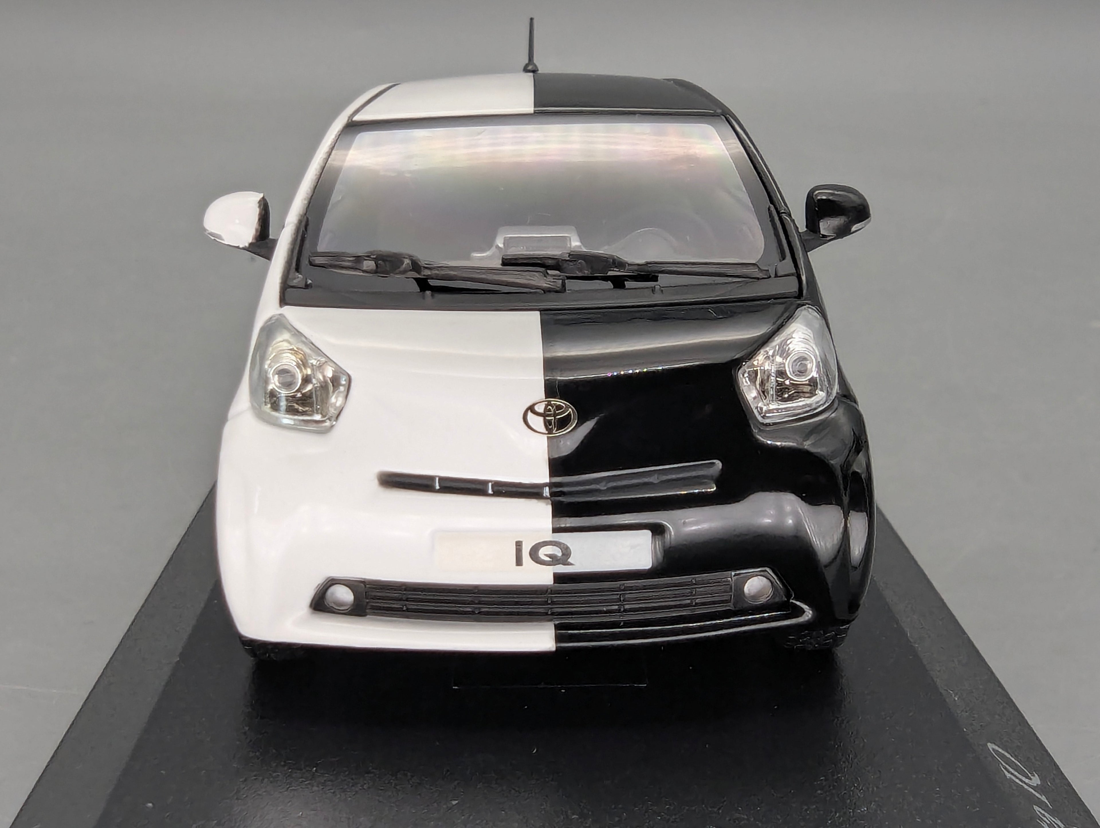 Model Cars 1:43 Minichamps Mercedes Benz SL65 AMG Black Series Silver with original packaging