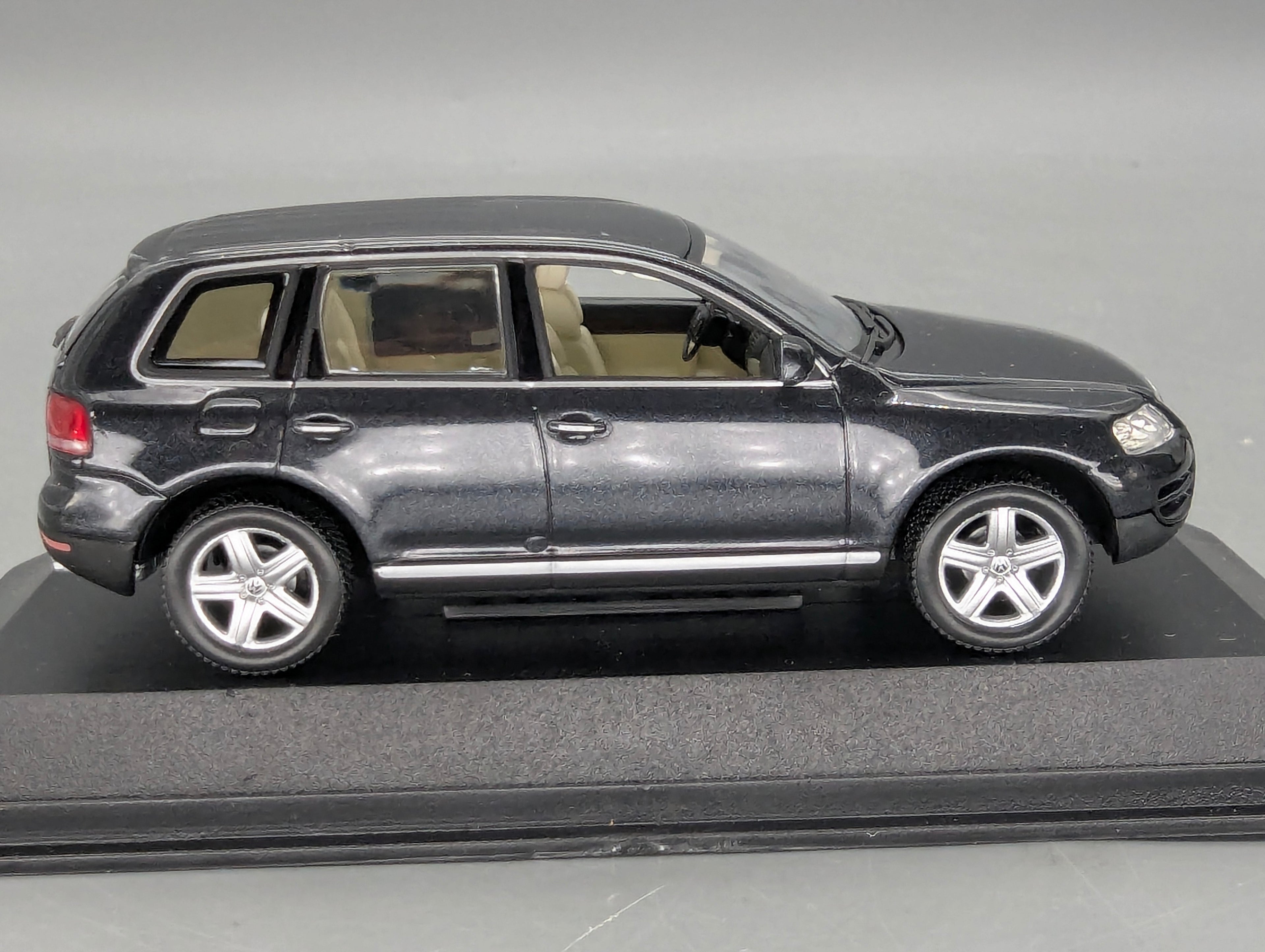 Modellautos 1:43 Minichamps Volkswagen VW Touareg 2002 Black Magic Perleffekt mit OVP