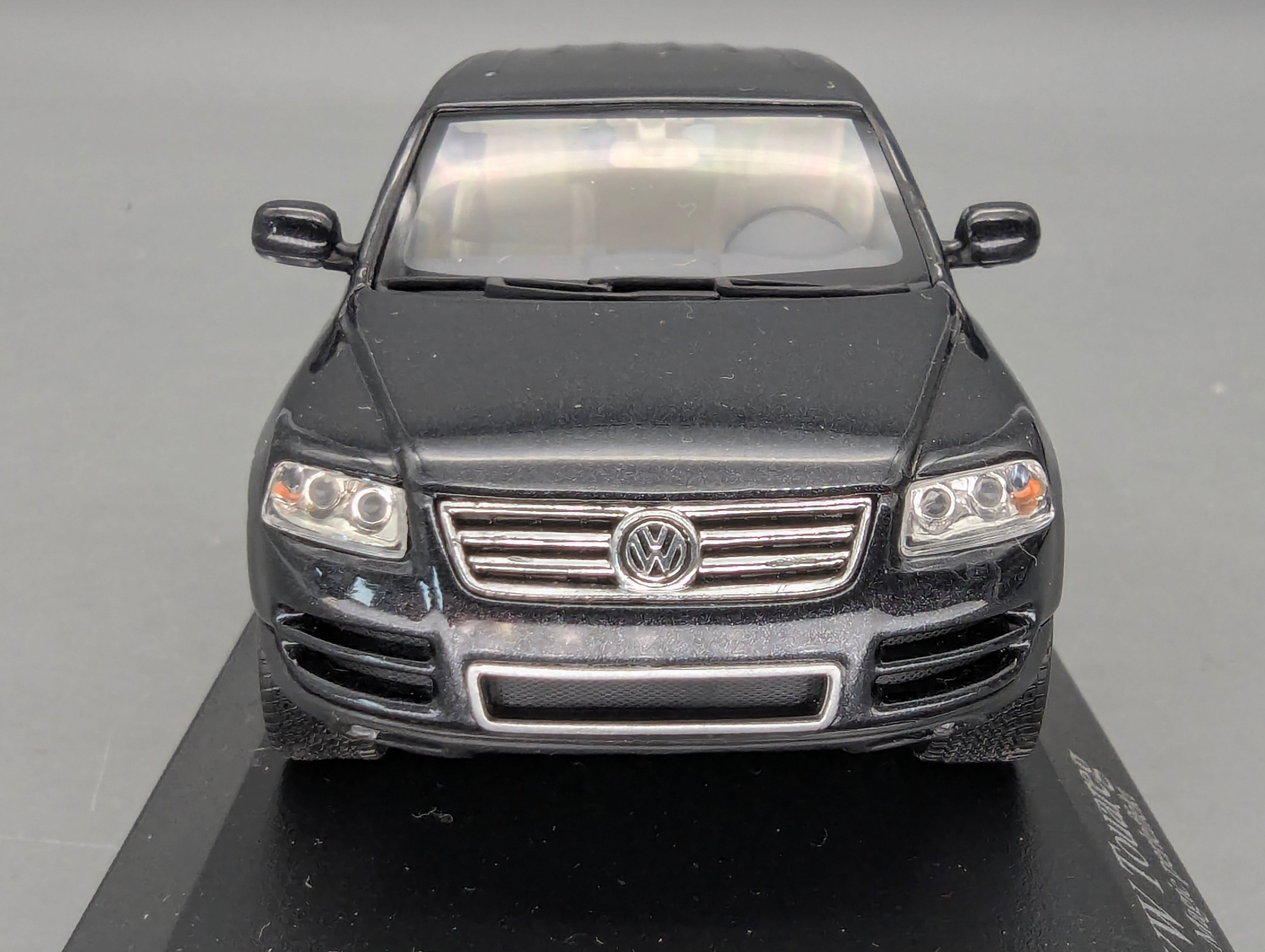 Modellautos 1:43 Minichamps Volkswagen VW Touareg 2002 Black Magic Perleffekt mit OVP