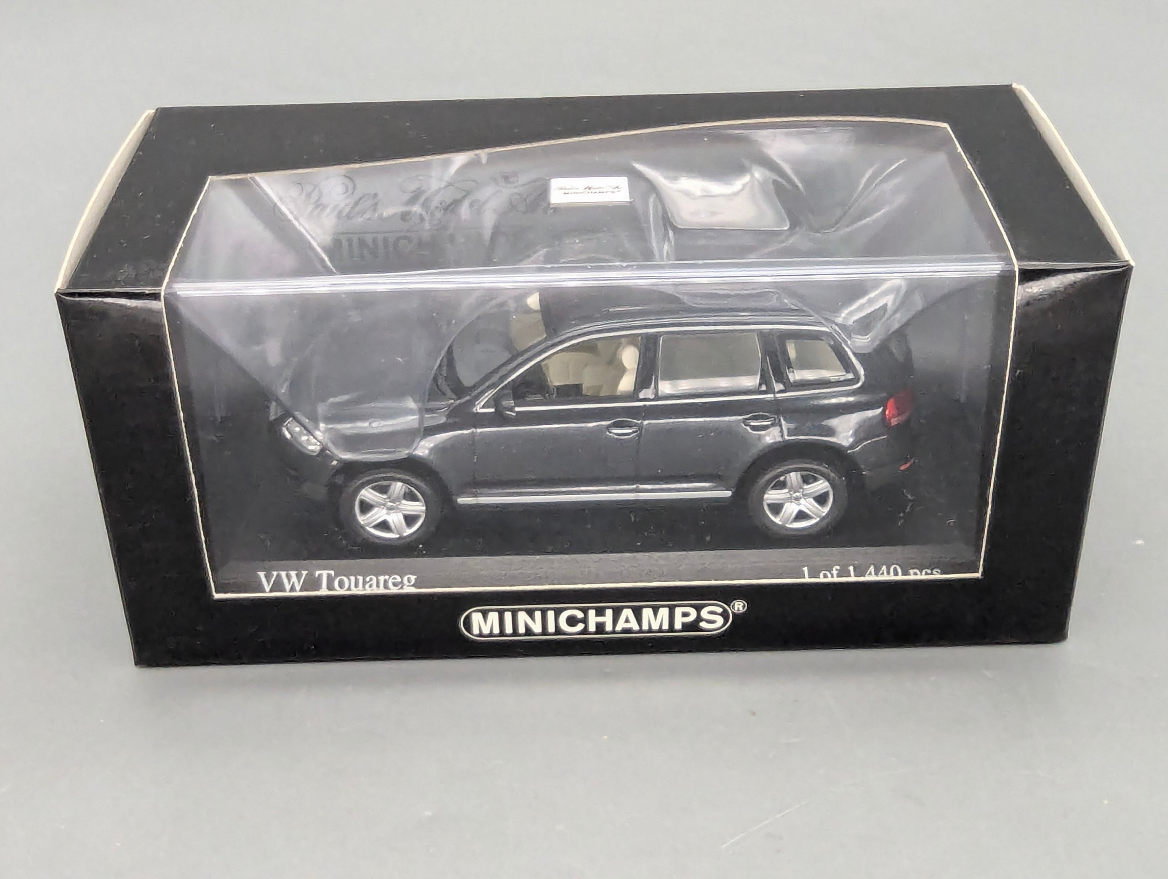 Modellautos 1:43 Minichamps Volkswagen VW Touareg 2002 Black Magic Perleffekt mit OVP