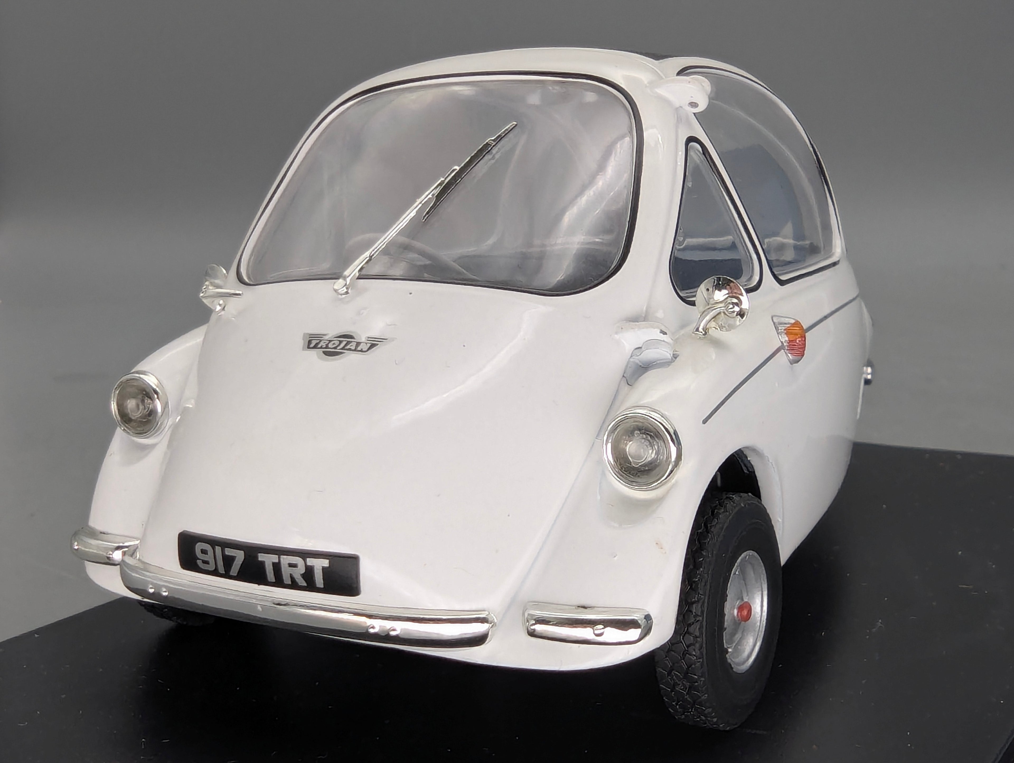 Modellautos 1:18 Oxford Heinkel Trojan 3-Rad Grecian White Weiß mit OVP