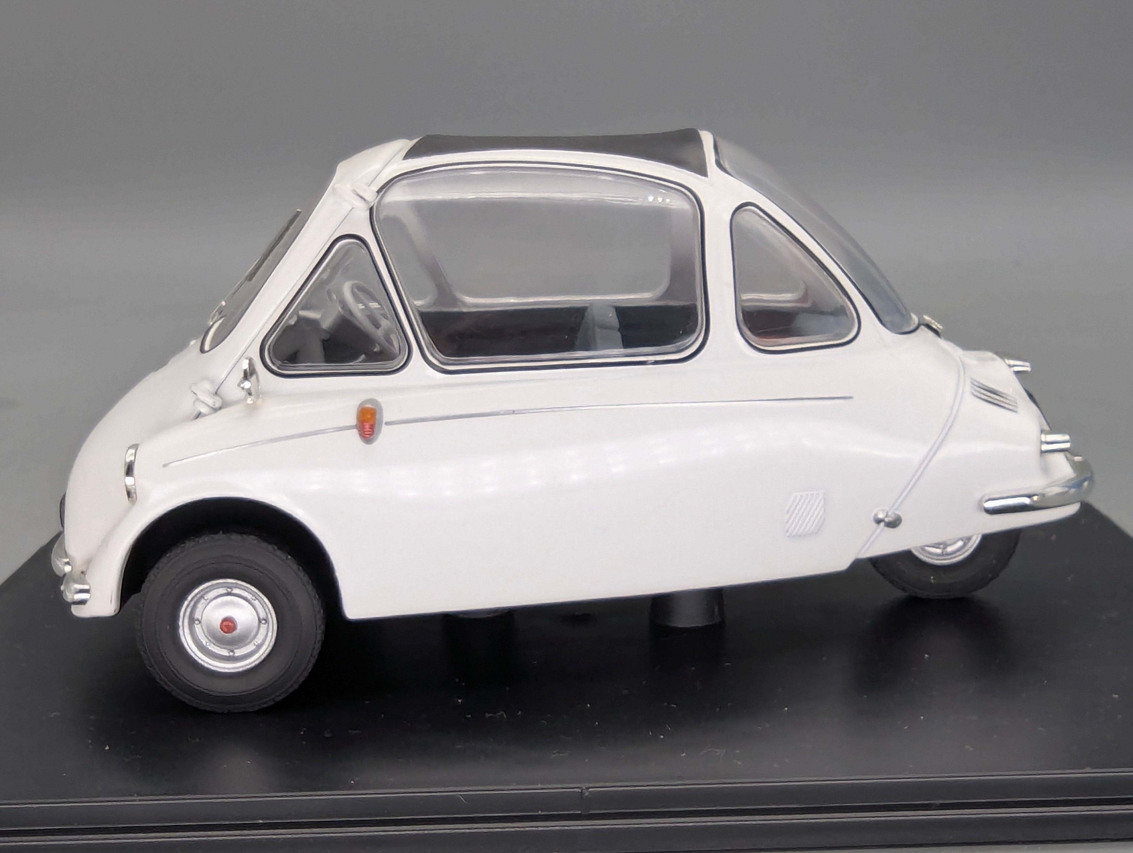 Modellautos 1:18 Oxford Heinkel Trojan 3-Rad Grecian White Weiß mit OVP