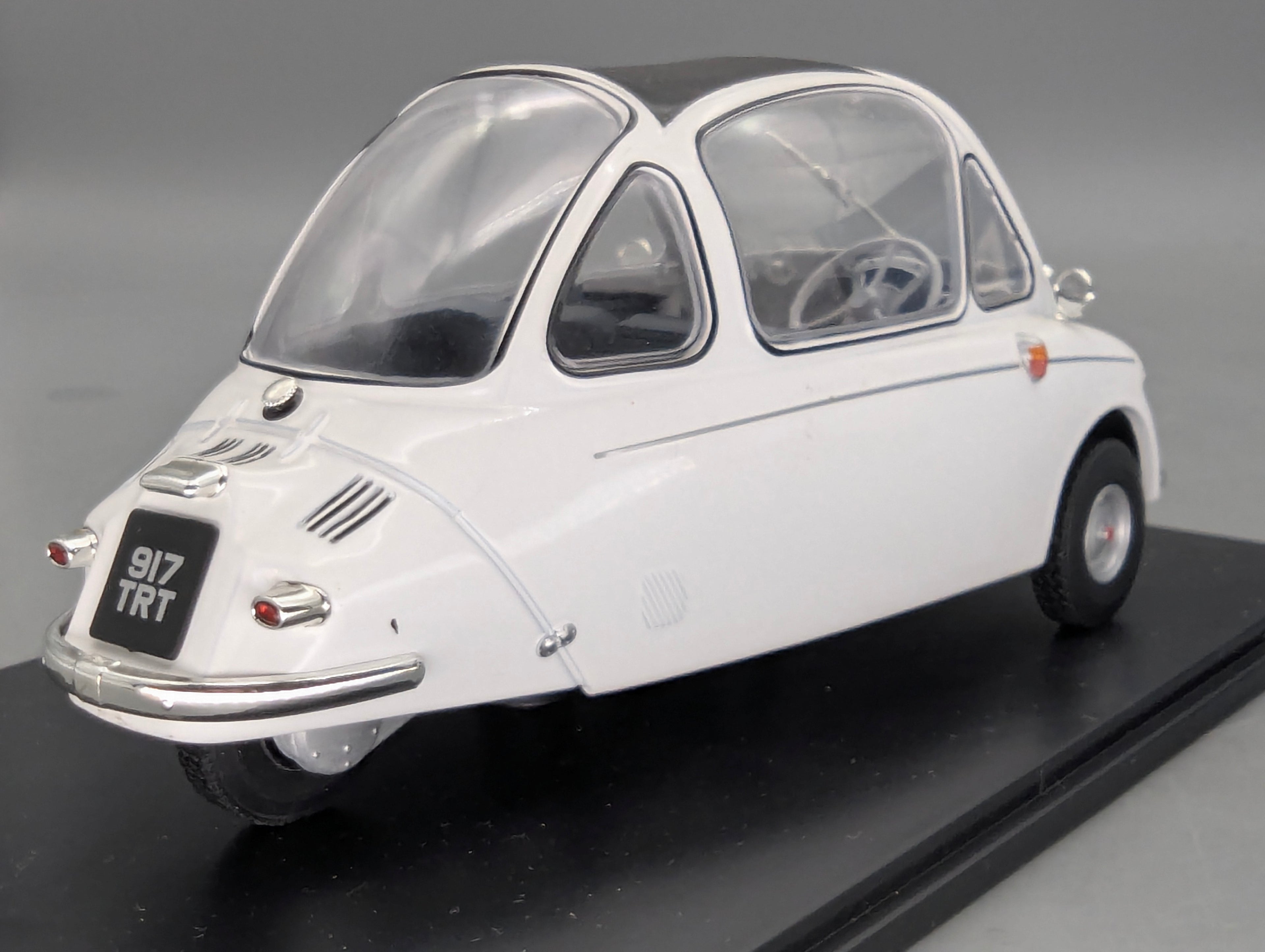 Modellautos 1:18 Oxford Heinkel Trojan 3-Rad Grecian White Weiß mit OVP
