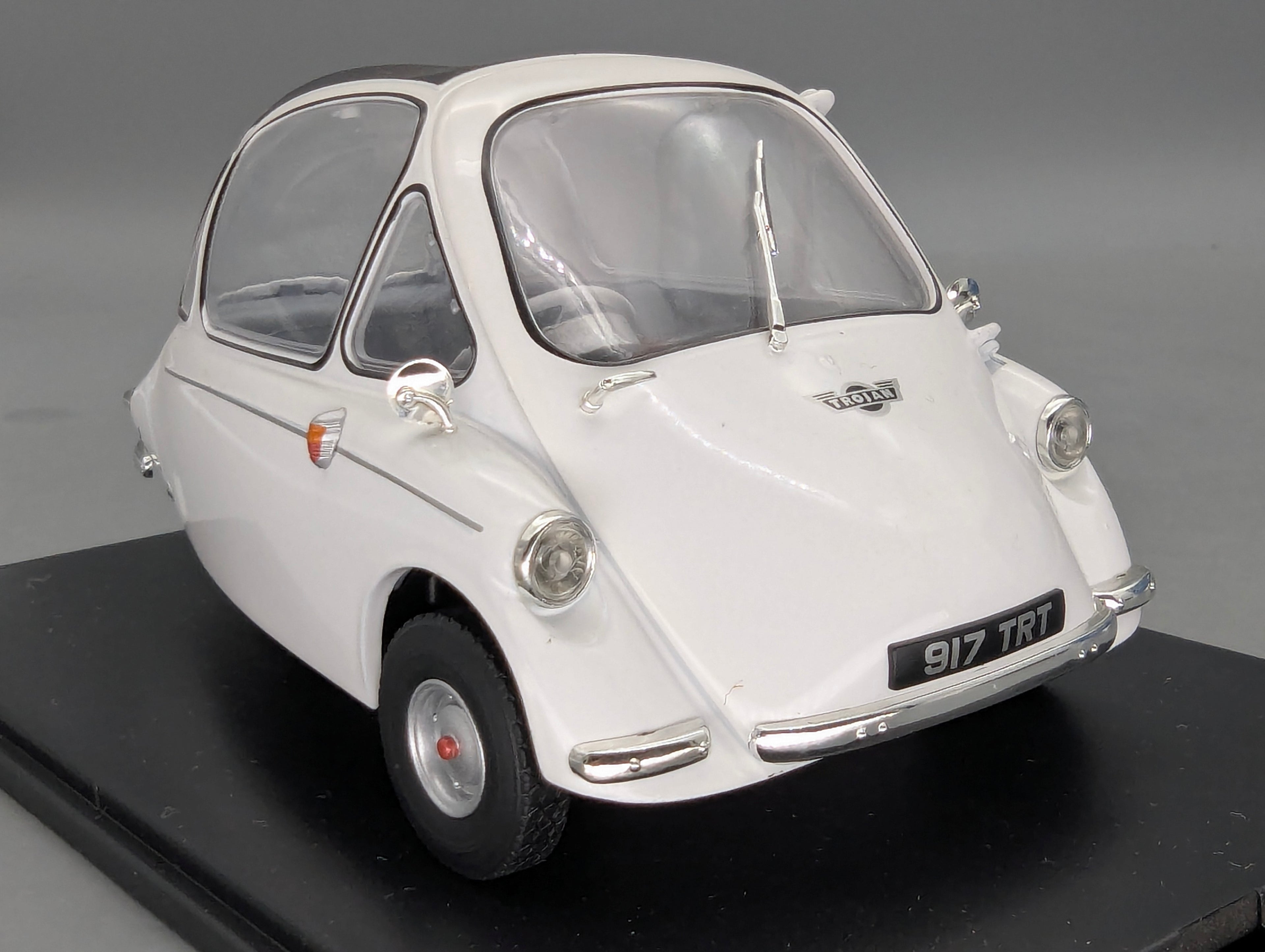 Modellautos 1:18 Oxford Heinkel Trojan 3-Rad Grecian White Weiß mit OVP
