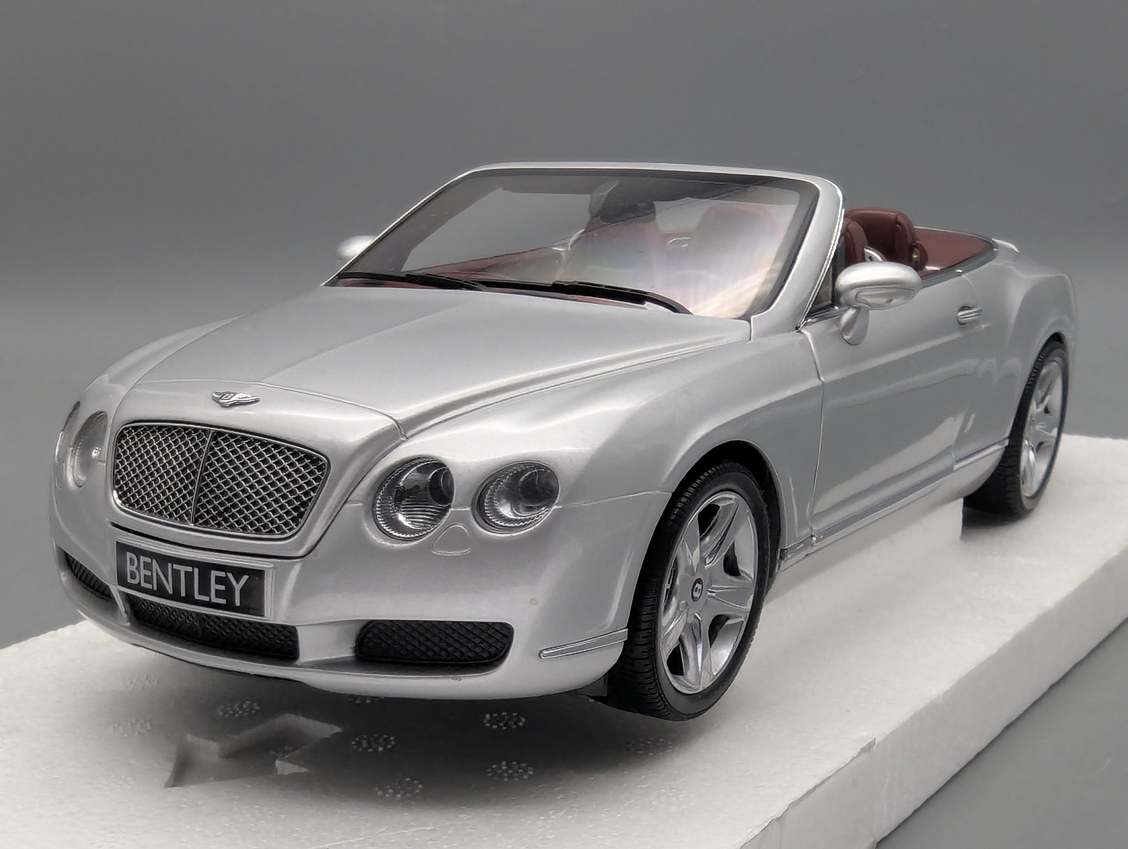 Model Cars 1:43 Minichamps Mercedes Benz SL65 AMG Black Series Silver with original packaging