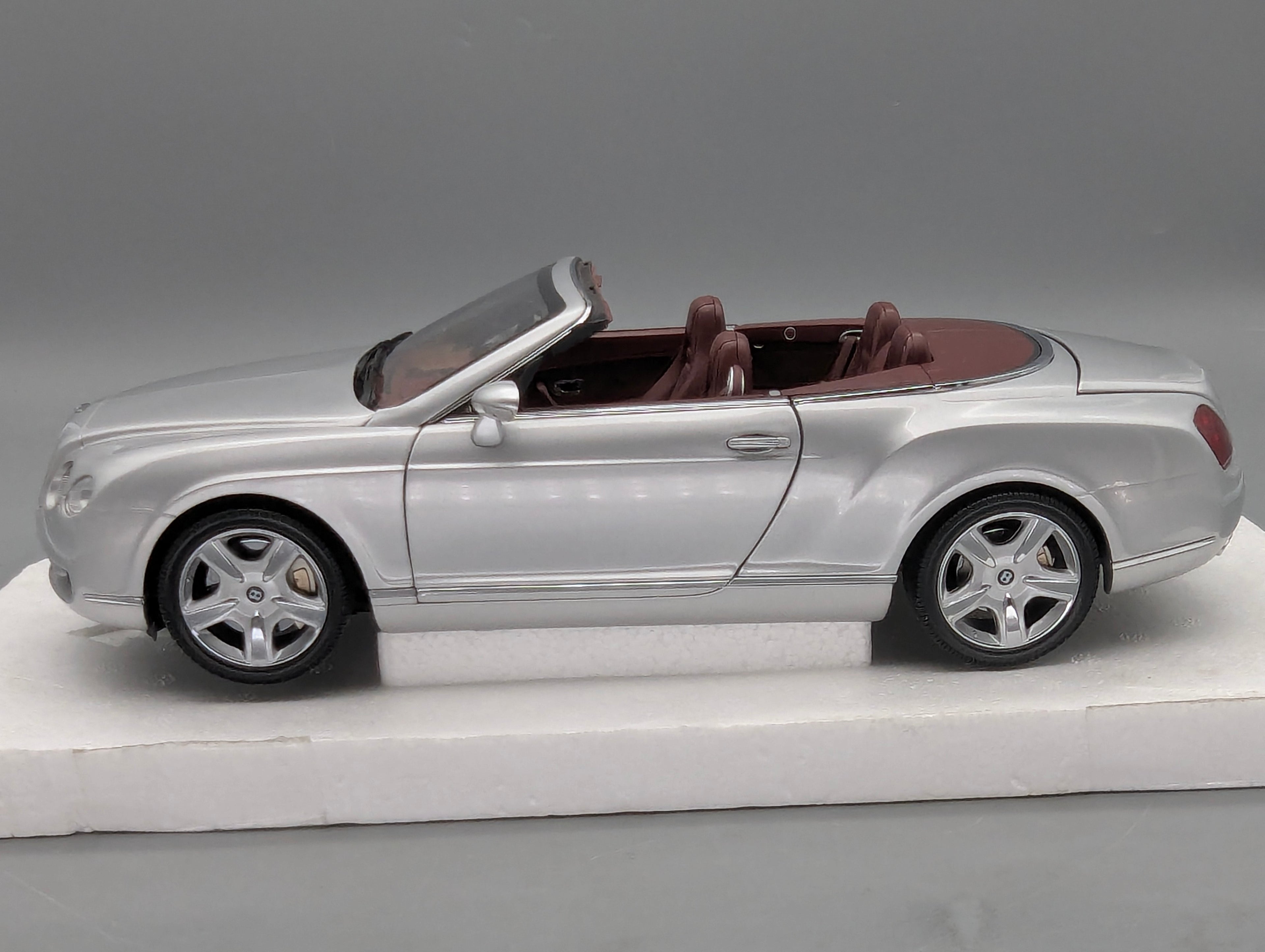 Model Cars 1:43 Minichamps Mercedes Benz SL65 AMG Black Series Silver with original packaging