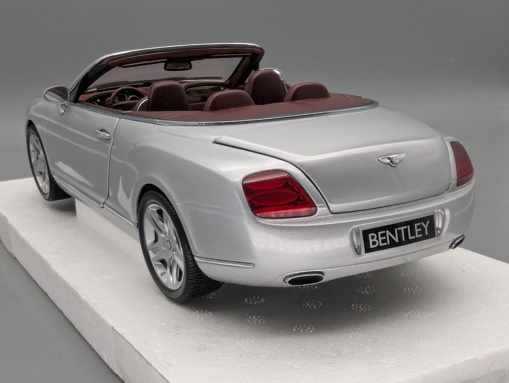 Model Cars 1:43 Minichamps Mercedes Benz SL65 AMG Black Series Silver with original packaging