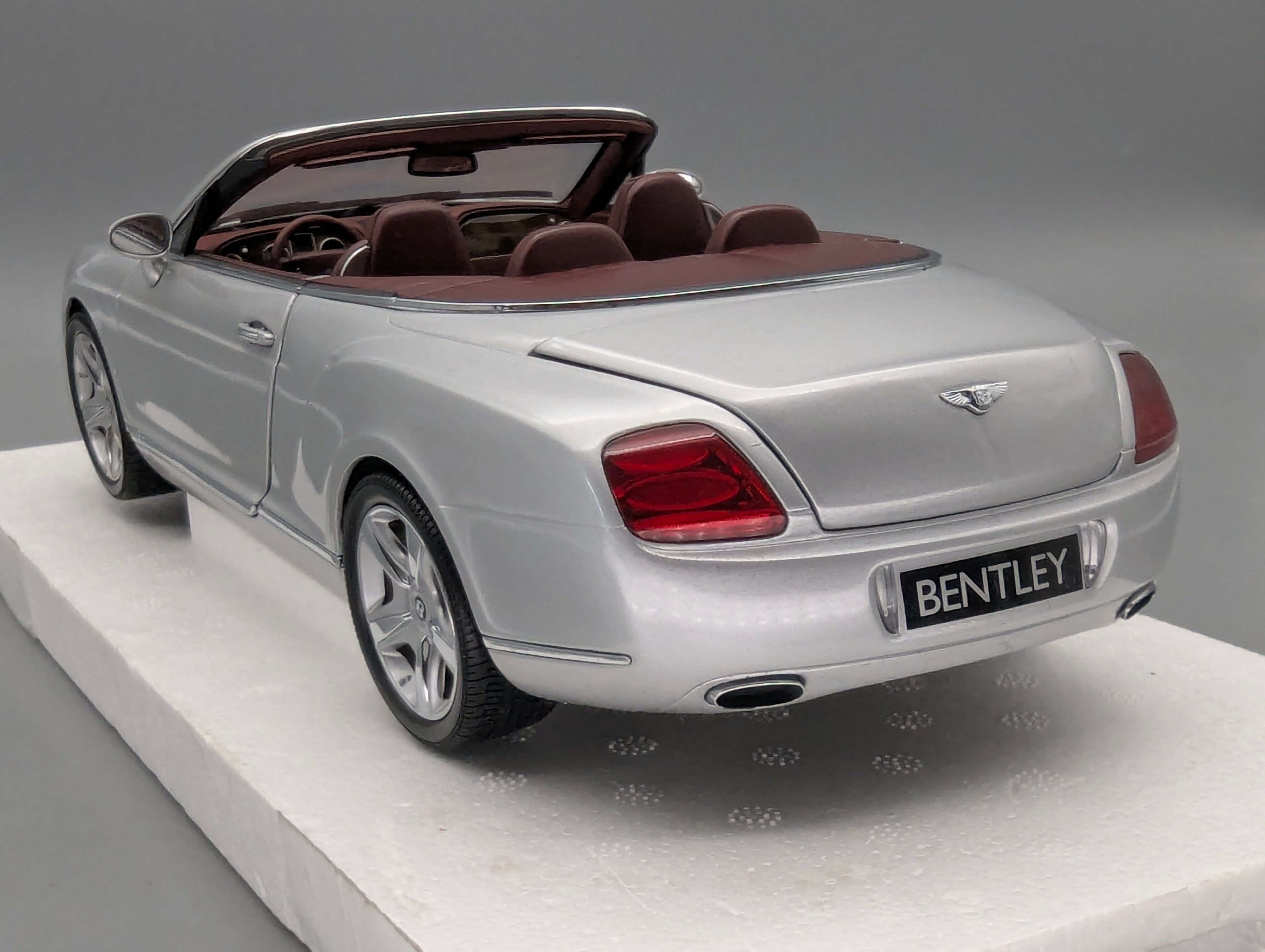 Model Cars 1:43 Minichamps Mercedes Benz SL65 AMG Black Series Silver with original packaging