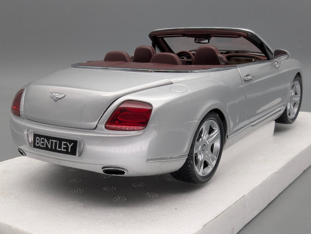 Model Cars 1:43 Minichamps Mercedes Benz SL65 AMG Black Series Silver with original packaging