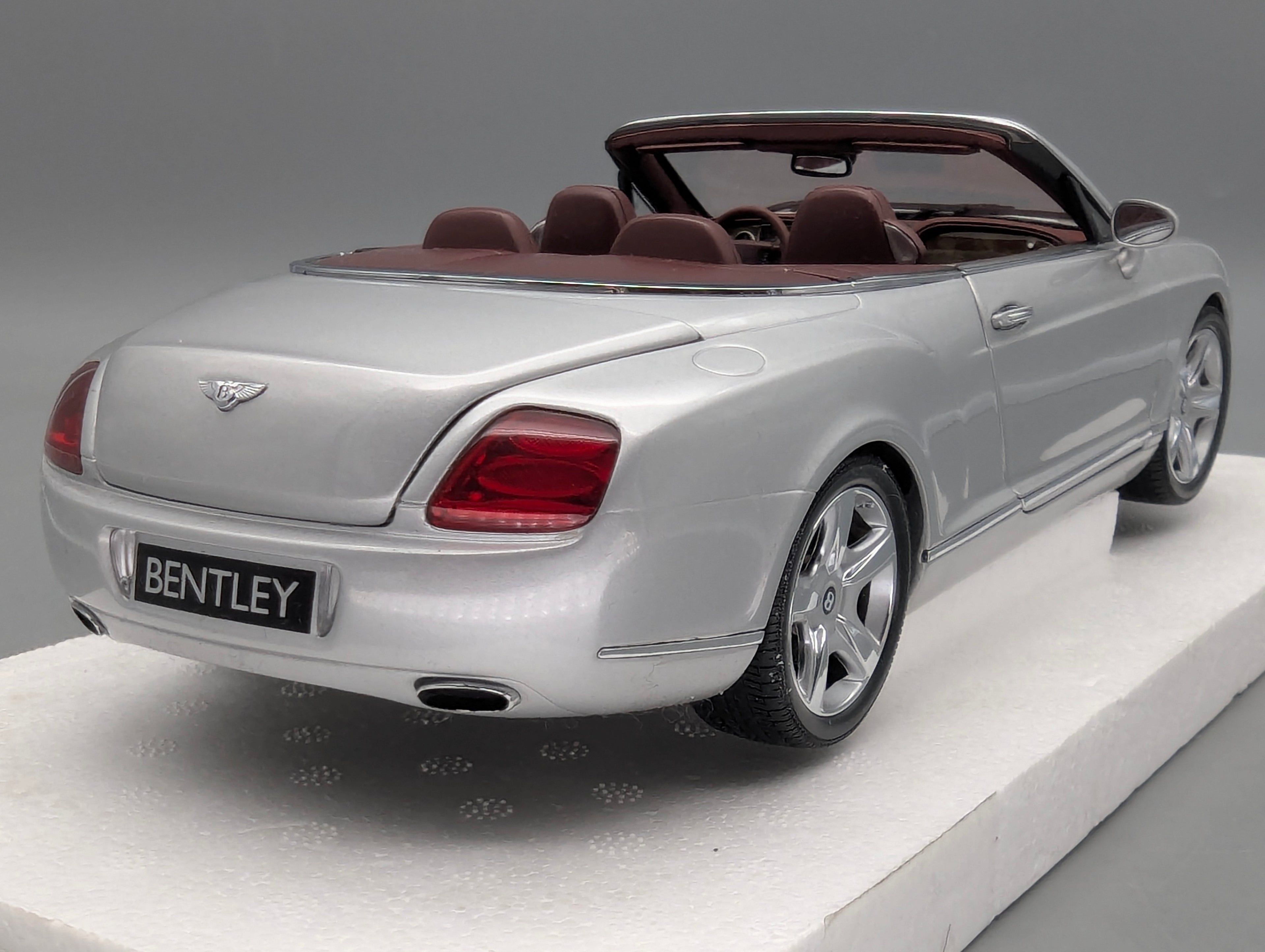 Model Cars 1:43 Minichamps Mercedes Benz SL65 AMG Black Series Silver with original packaging
