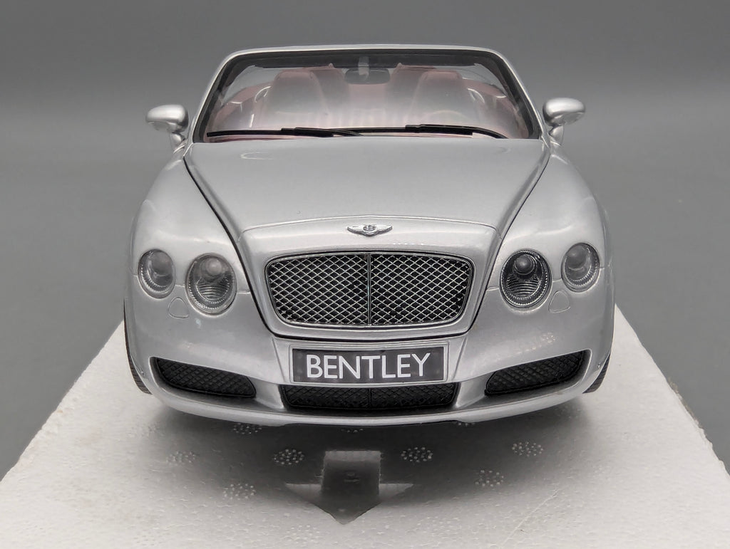 Model Cars 1:43 Minichamps Mercedes Benz SL65 AMG Black Series Silver with original packaging