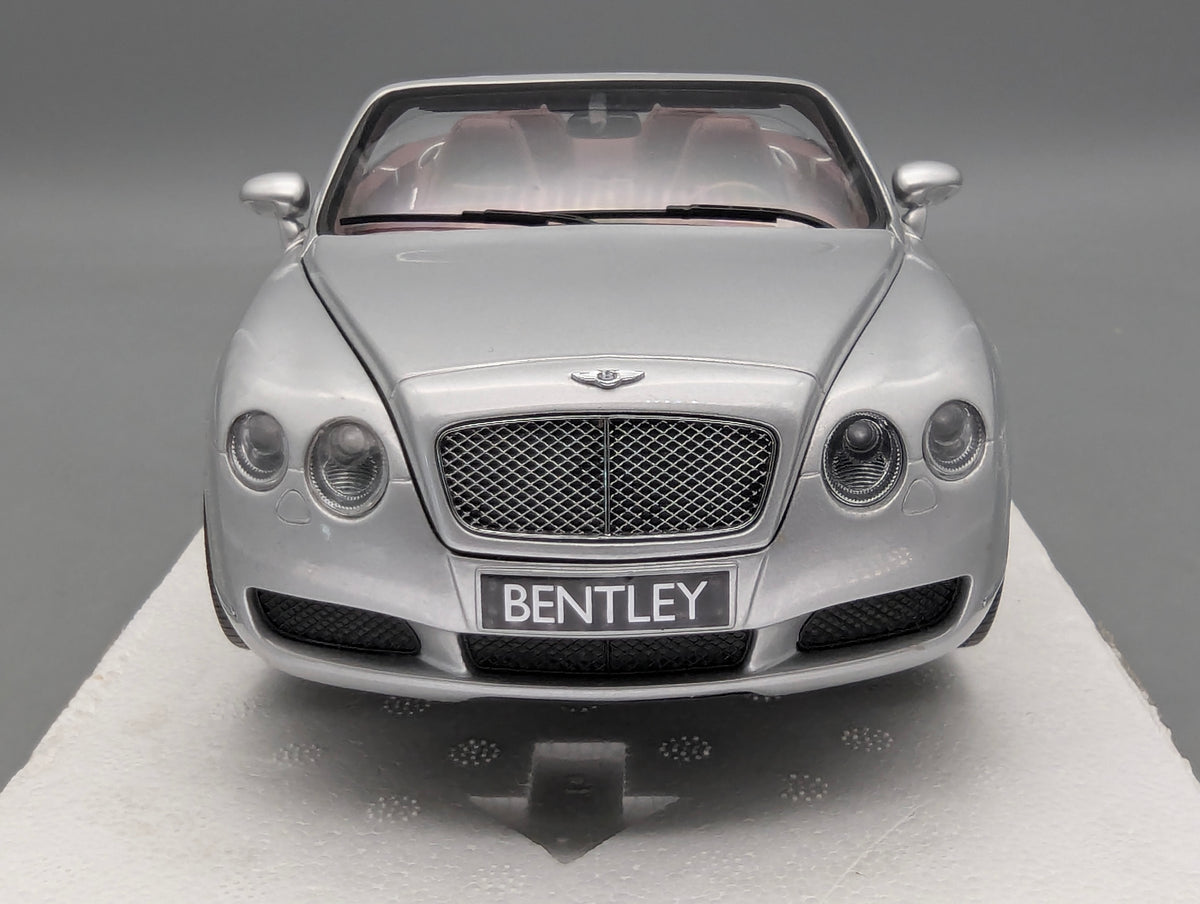 Modellautos 1:18 Minichamps Bentley Continental GTC 2006 Silver mit OVP